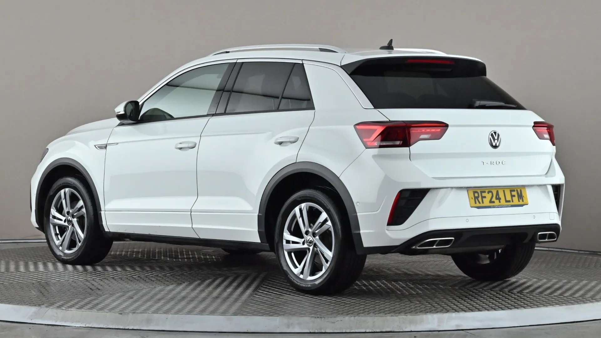 A 2024 VOLKSWAGEN T-ROC 1.5 TSI R-Line DSG A 2024 VOLKSWAGEN T-ROC 1.5 TSI R-Line DSG