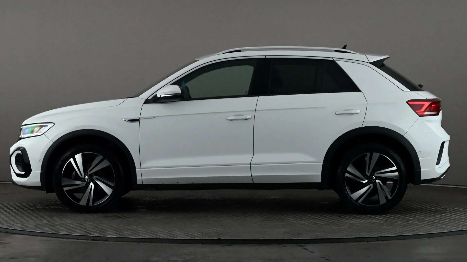 A 2023 VOLKSWAGEN T-ROC 1.5 TSI R-Line DSG A 2023 VOLKSWAGEN T-ROC 1.5 TSI R-Line DSG