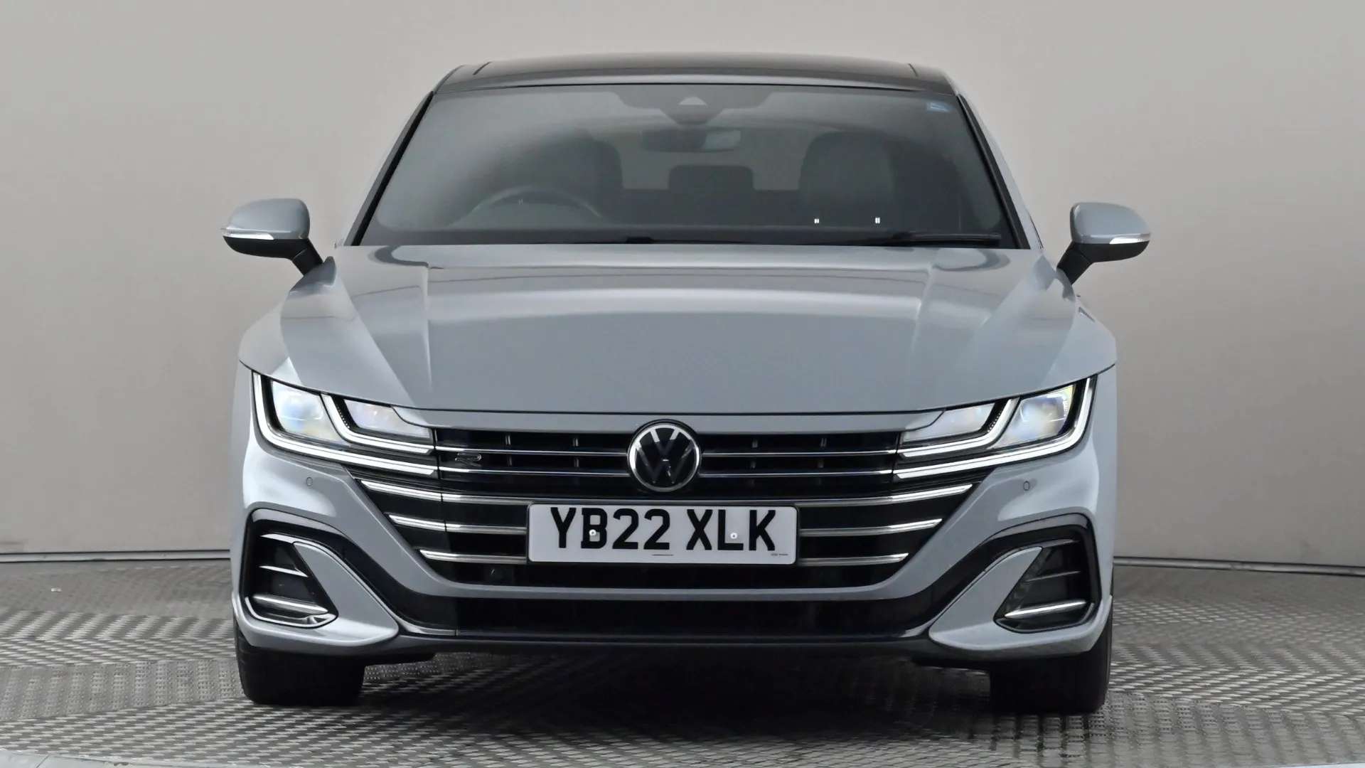 A 2022 VOLKSWAGEN ARTEON 2.0 TSI R-Line DSG A 2022 VOLKSWAGEN ARTEON 2.0 TSI R-Line DSG
