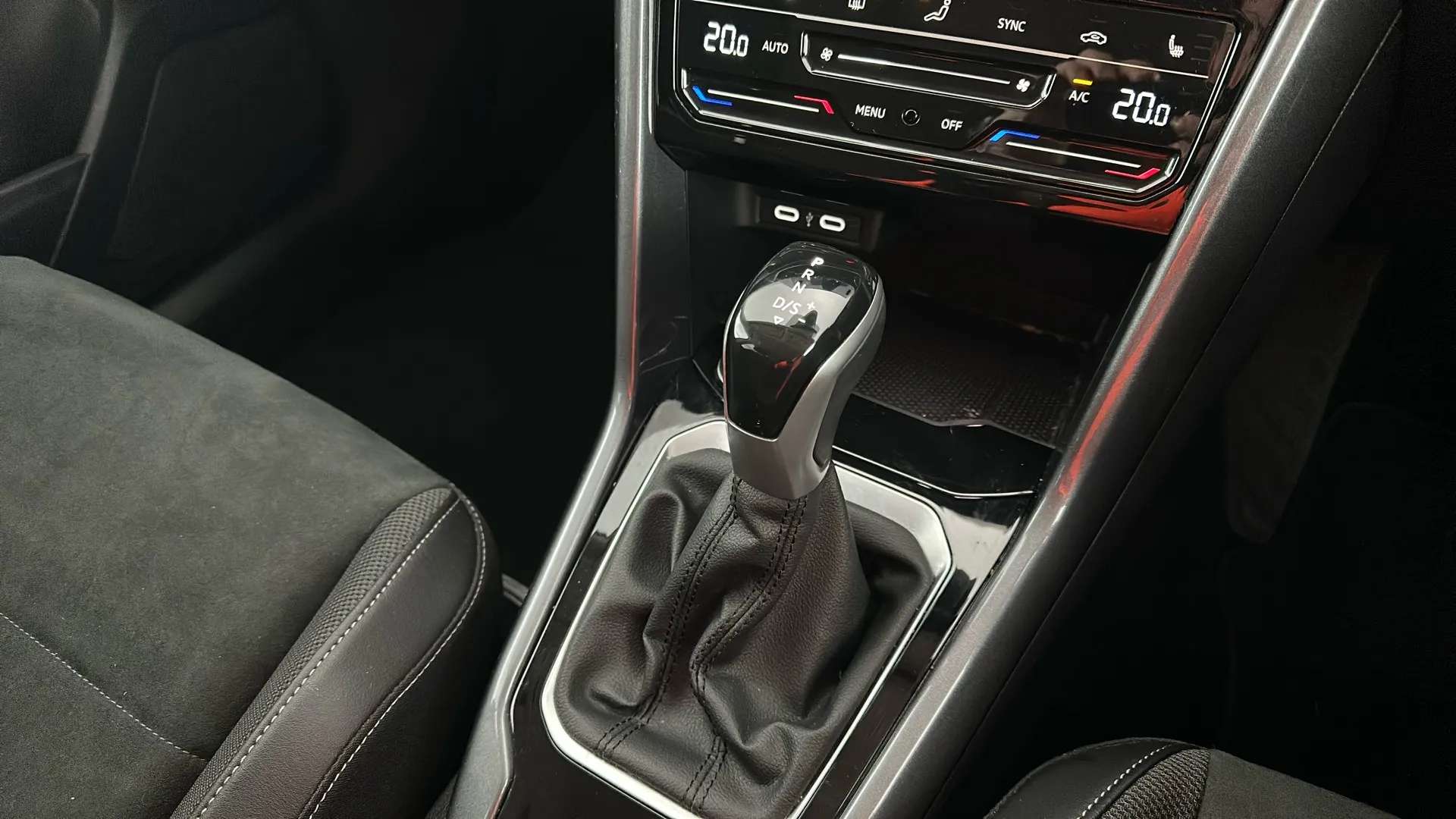 2023 VOLKSWAGEN T-ROC 2023 VOLKSWAGEN T-ROC