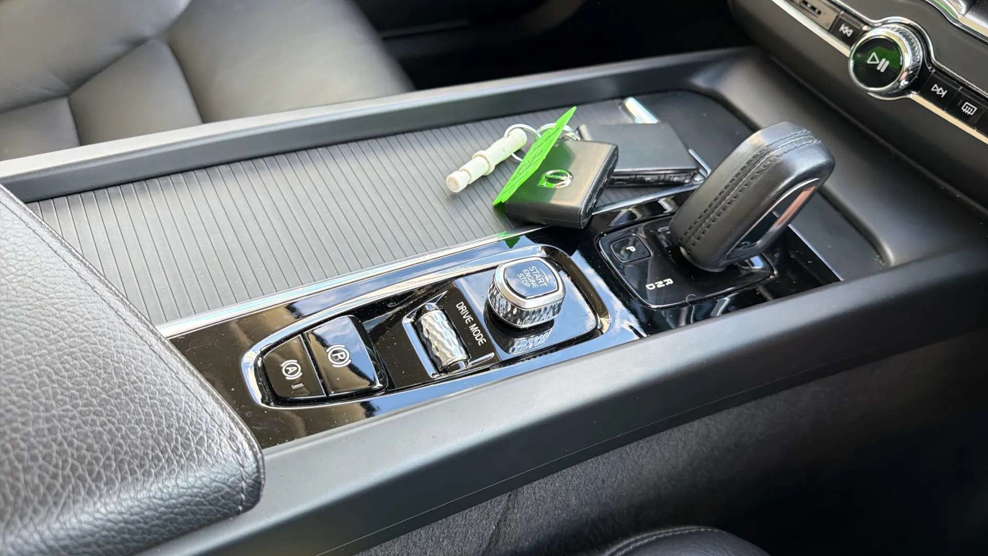 2020 VOLVO XC60 2020 VOLVO XC60