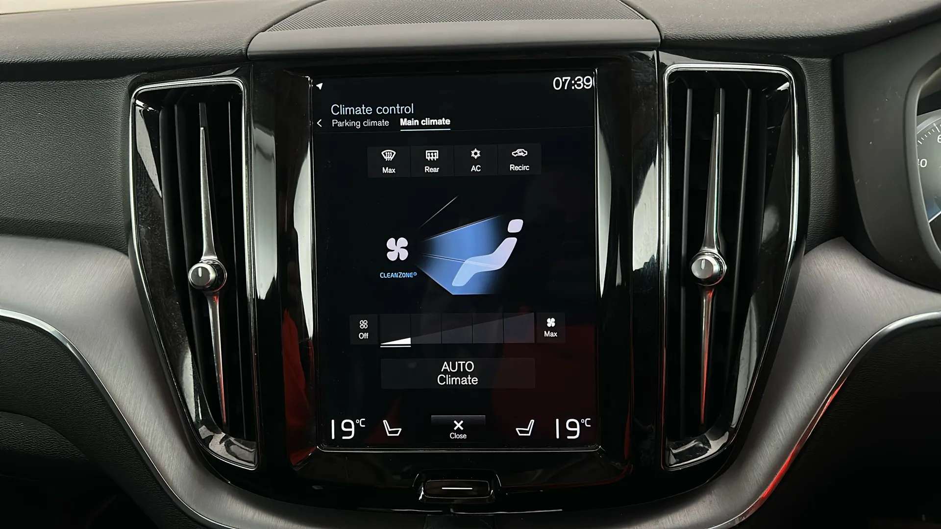 2019 VOLVO XC60 2019 VOLVO XC60