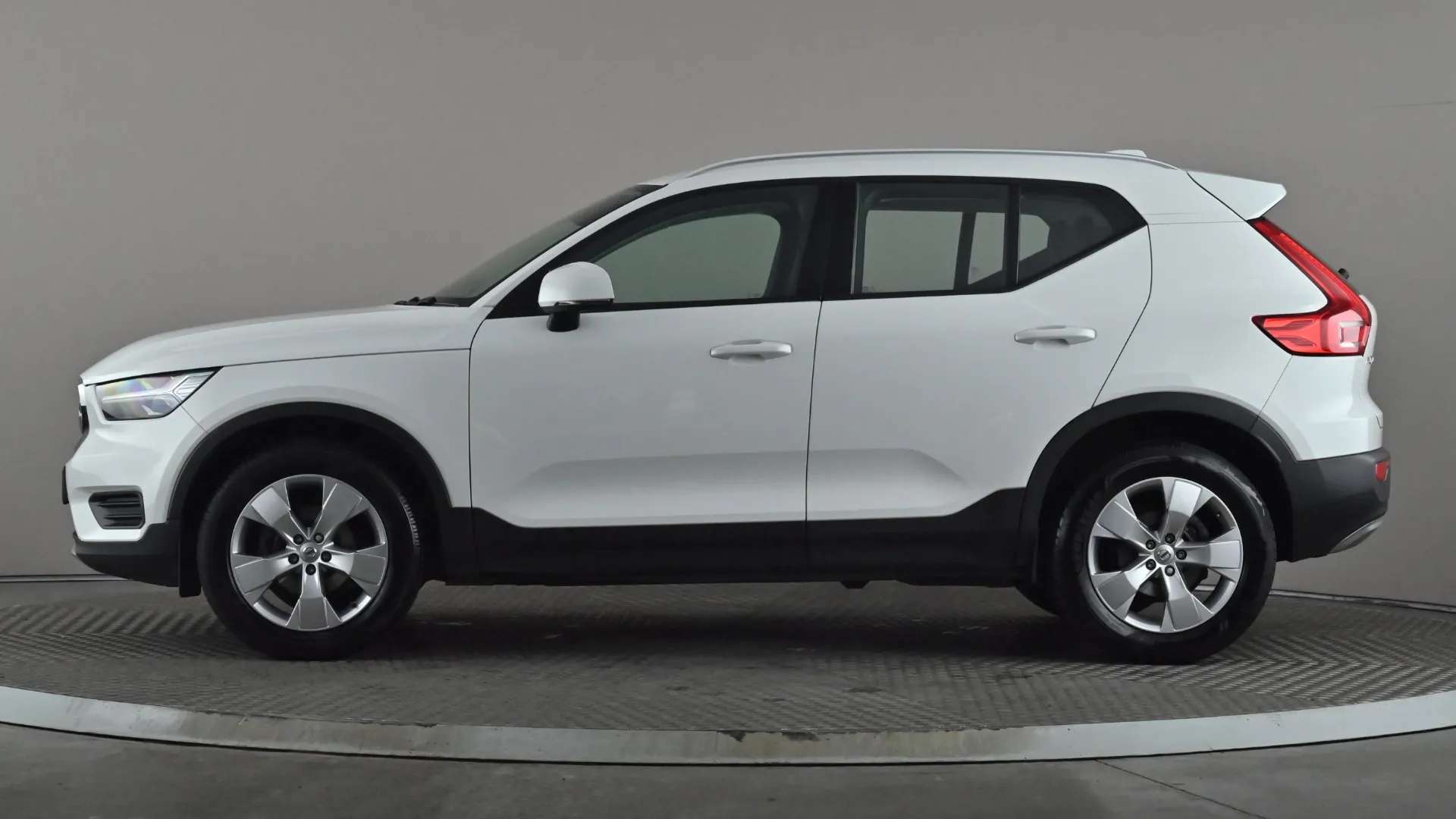 2021 VOLVO XC40 2021 VOLVO XC40