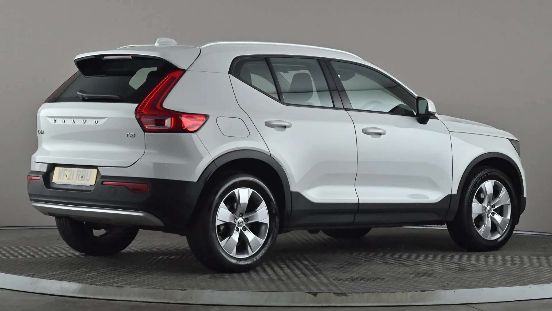 2021 VOLVO XC40 2021 VOLVO XC40