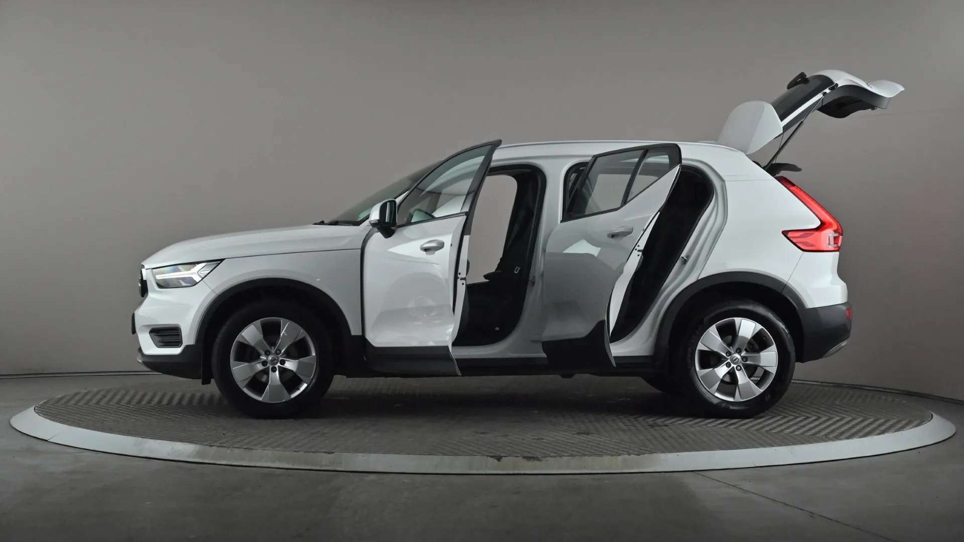 2021 VOLVO XC40 2021 VOLVO XC40