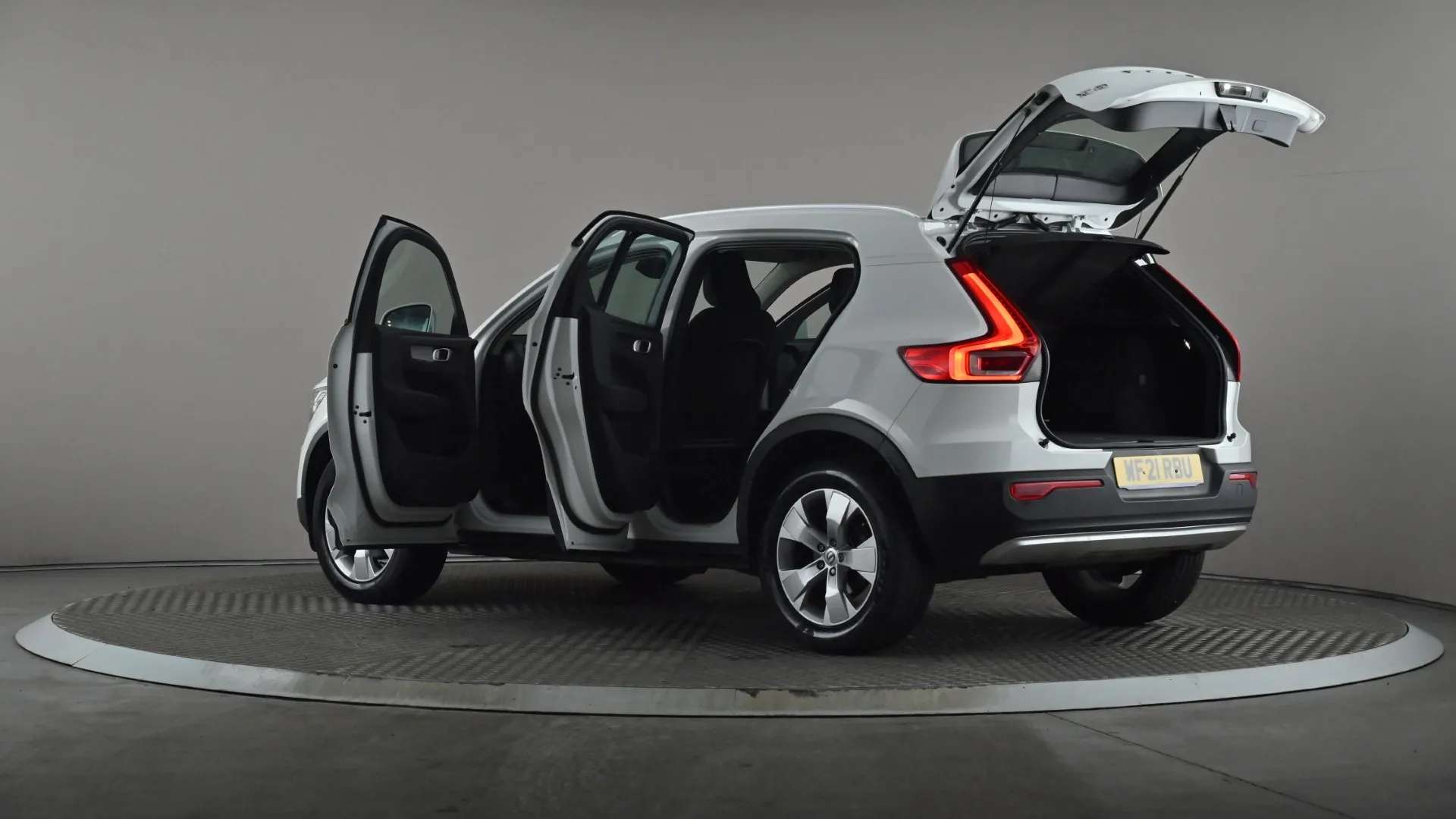 2021 VOLVO XC40 2021 VOLVO XC40