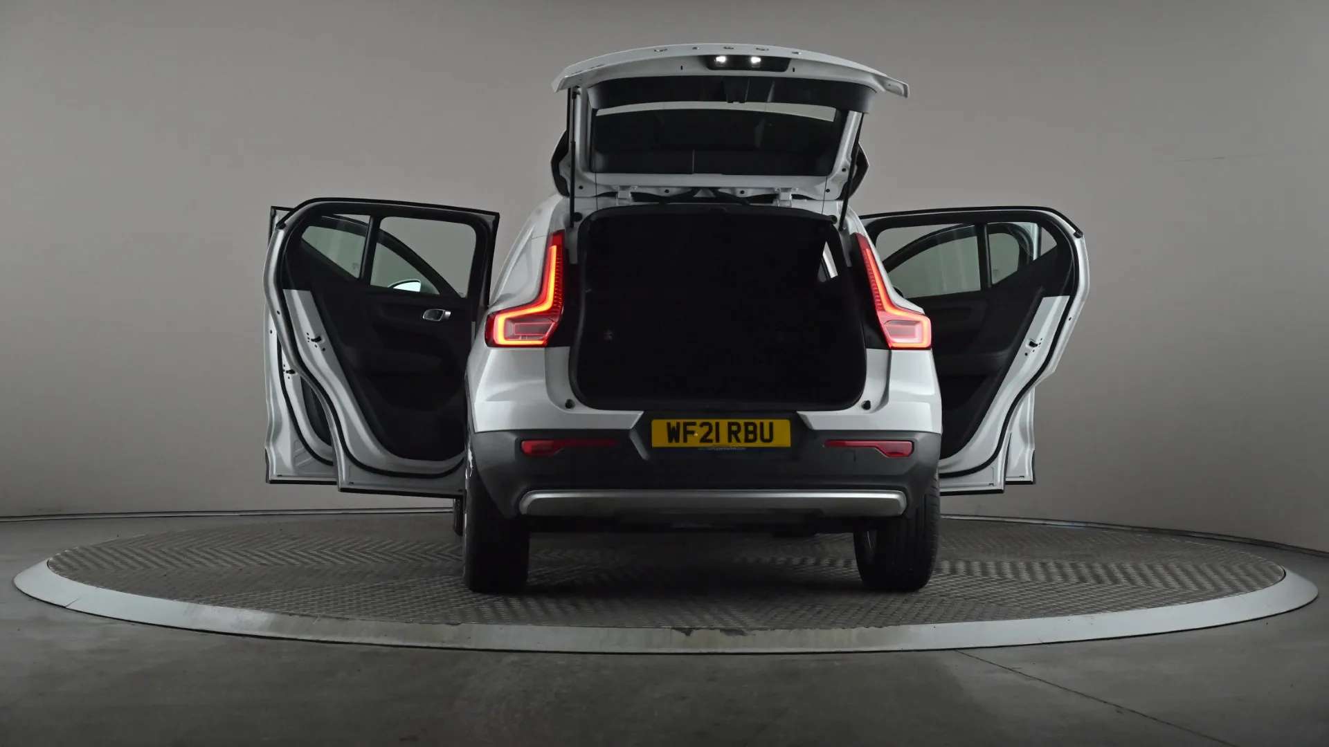 2021 VOLVO XC40 2021 VOLVO XC40