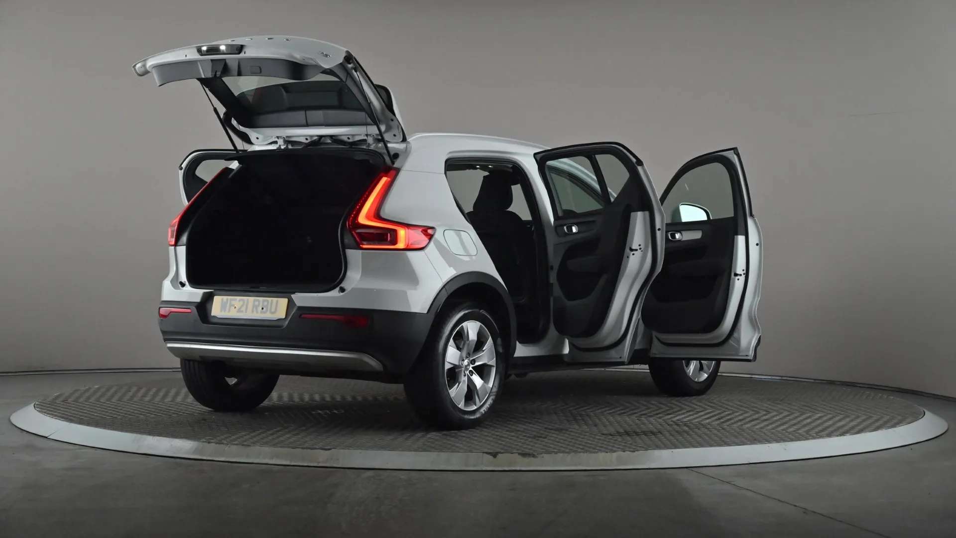 2021 VOLVO XC40 2021 VOLVO XC40