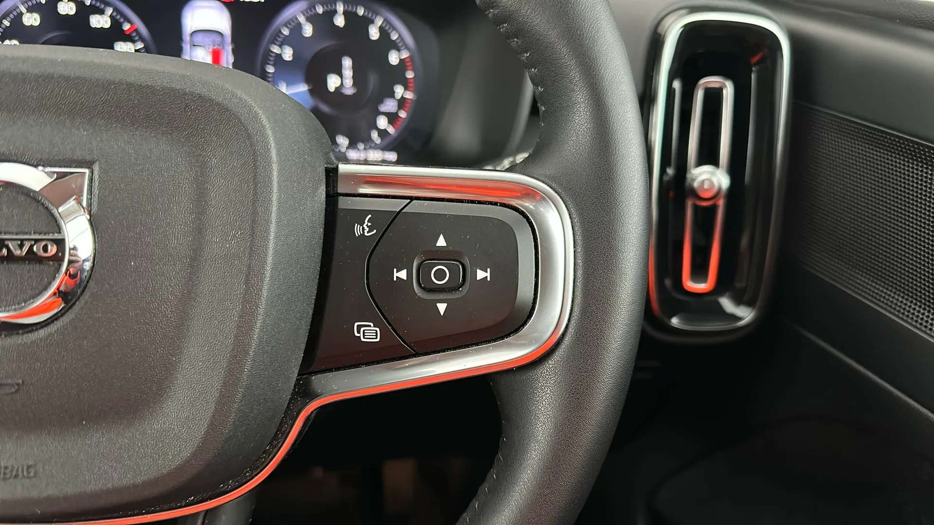 2021 VOLVO XC40 2021 VOLVO XC40