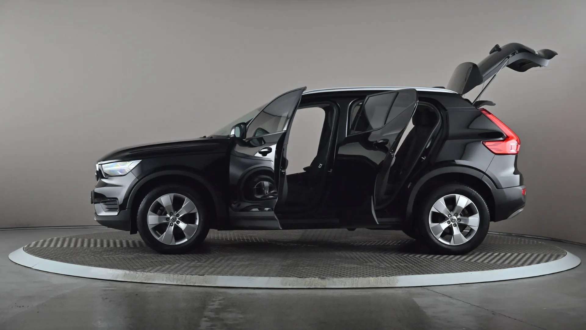 2021 VOLVO XC40 2021 VOLVO XC40