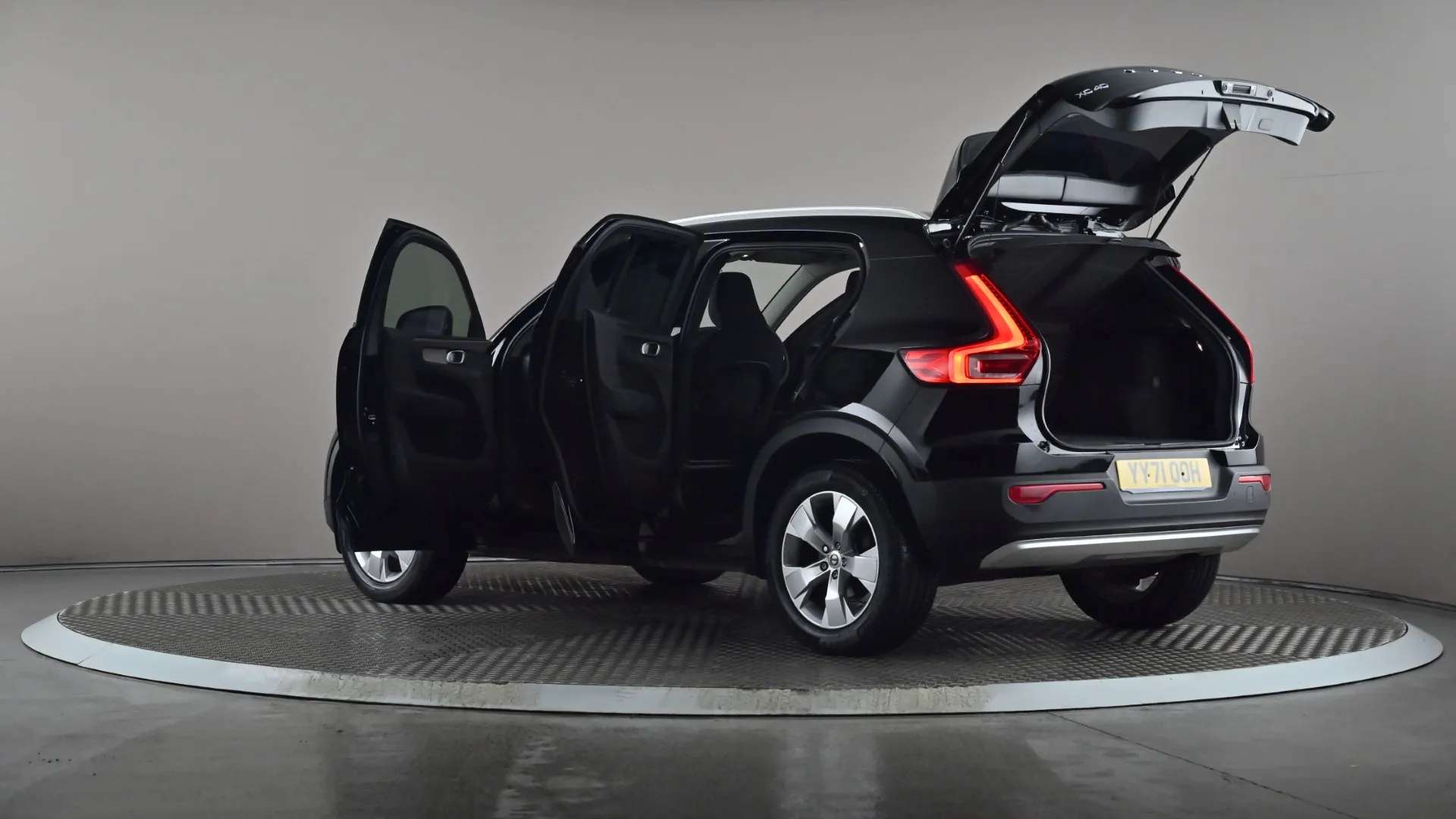 2021 VOLVO XC40 2021 VOLVO XC40