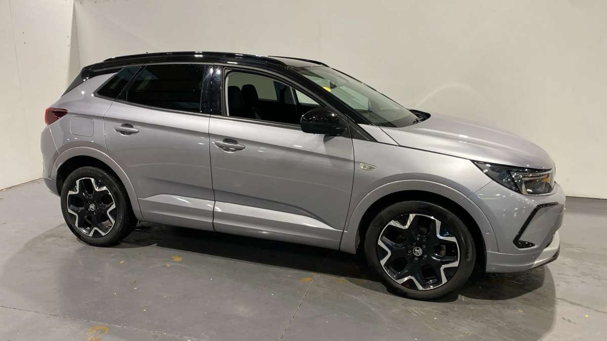 Check out this Vauxhall Grandland 2024 Petrol Manual