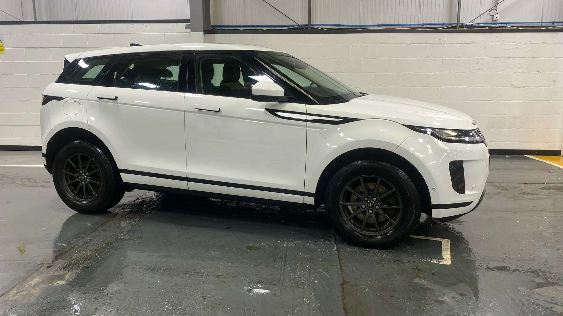 A 2021 LAND ROVER RANGE ROVER EVOQUE 2.0 D165 2WD A 2021 LAND ROVER RANGE ROVER EVOQUE 2.0 D165 2WD