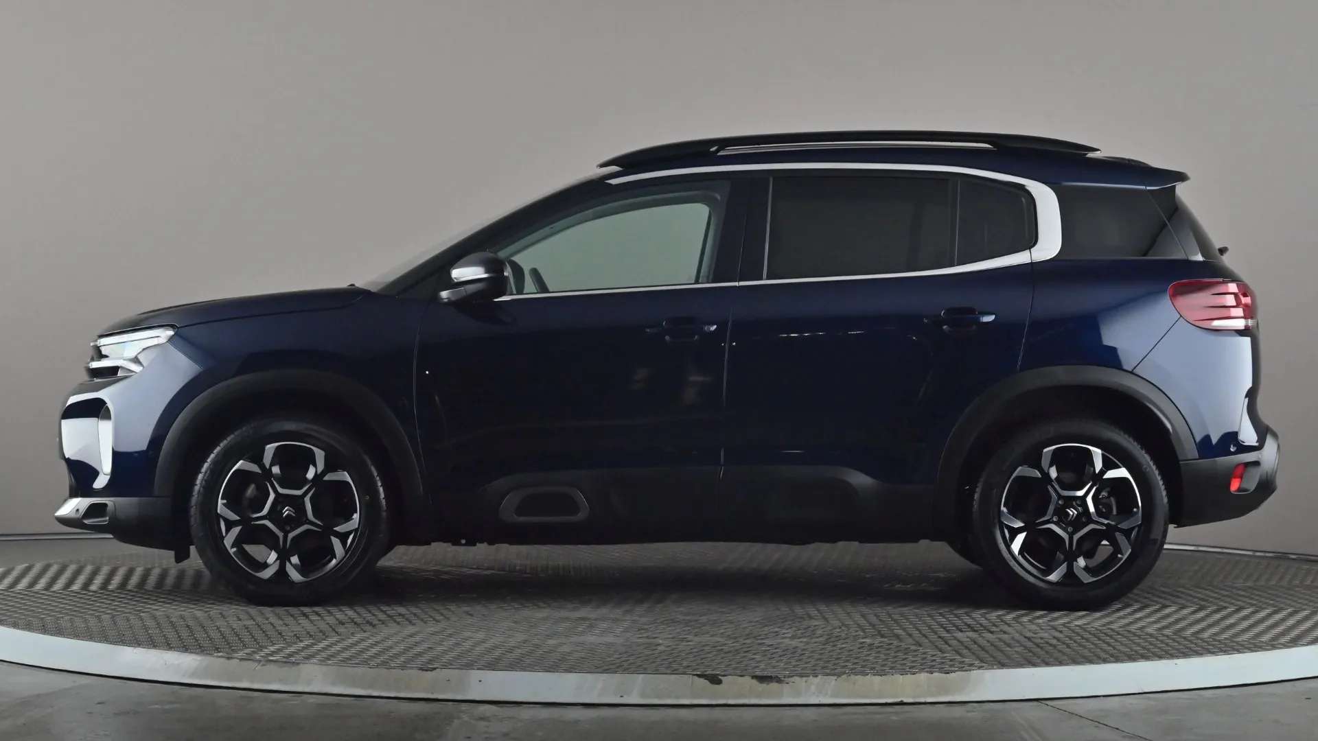 A 2024 CITROEN C5 AIRCROSS 1.5 BlueHDi Max EAT8 A 2024 CITROEN C5 AIRCROSS 1.5 BlueHDi Max EAT8
