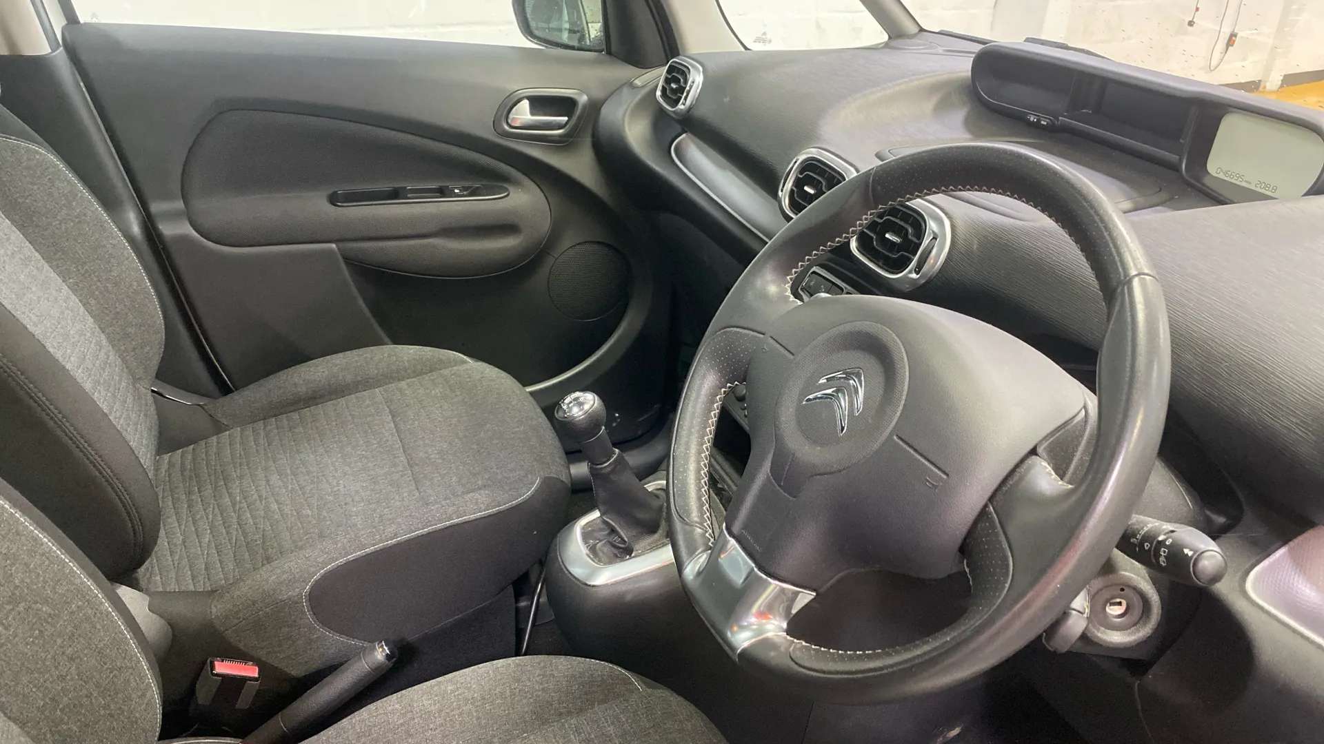 A 2016 CITROEN C3 PICASSO 1.6 BlueHDi Platinum A 2016 CITROEN C3 PICASSO 1.6 BlueHDi Platinum