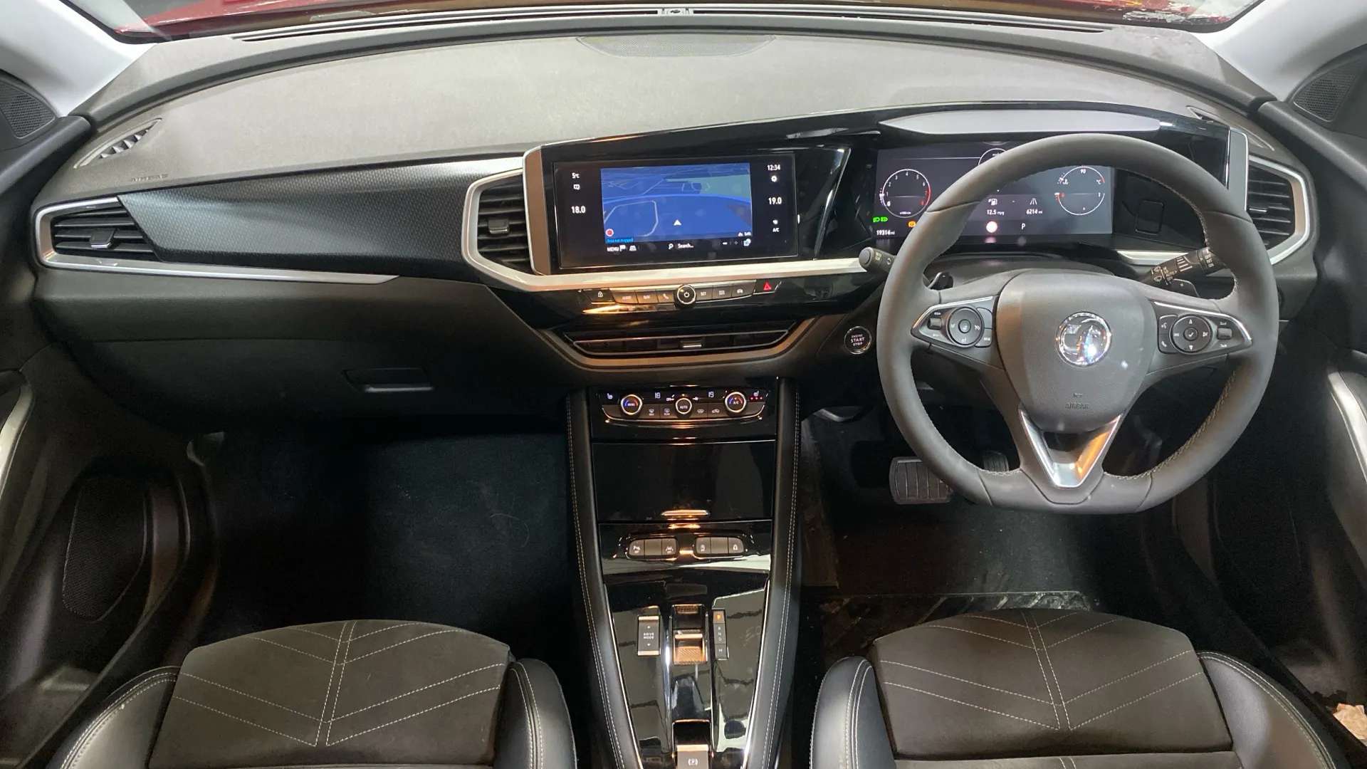 A 2024 VAUXHALL GRANDLAND 1.2 Turbo Ultimate Auto A 2024 VAUXHALL GRANDLAND 1.2 Turbo Ultimate Auto