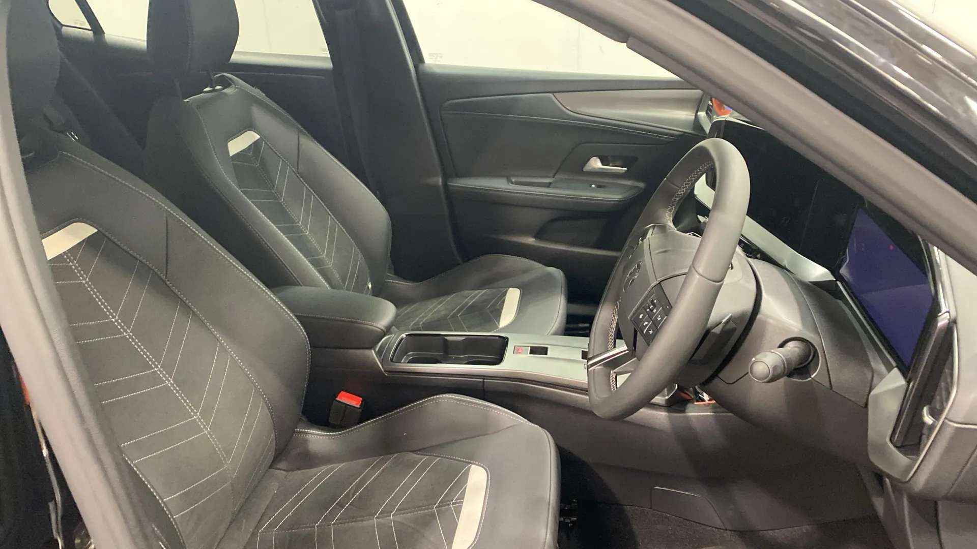 A 2025 VAUXHALL MOKKA 1.2 Turbo Ultimate Auto A 2025 VAUXHALL MOKKA 1.2 Turbo Ultimate Auto