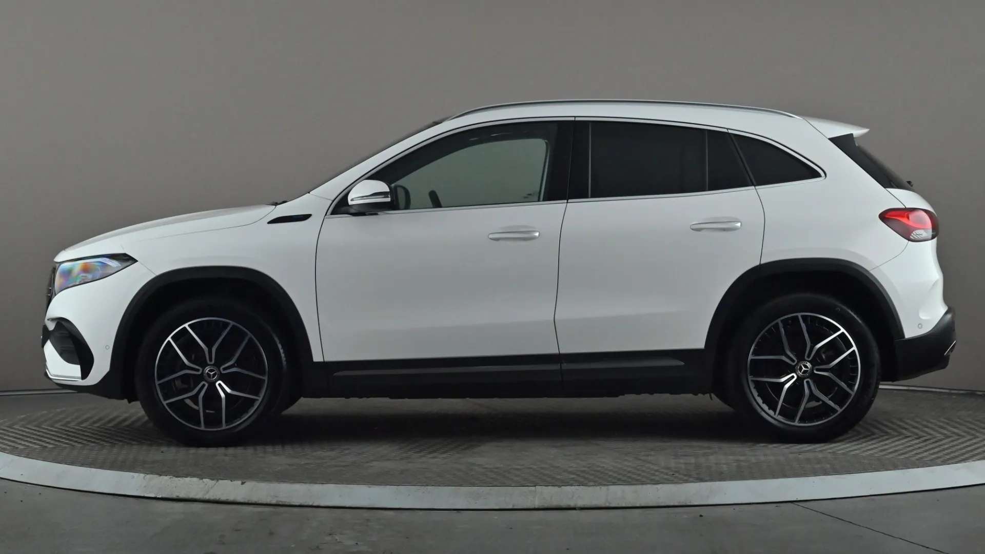 A 2022 MERCEDES-BENZ EQA EQA 300 4M 168kW AMG Line Premium 66.5kWh Auto A 2022 MERCEDES-BENZ EQA EQA 300 4M 168kW AMG Line Premium 66.5kWh Auto