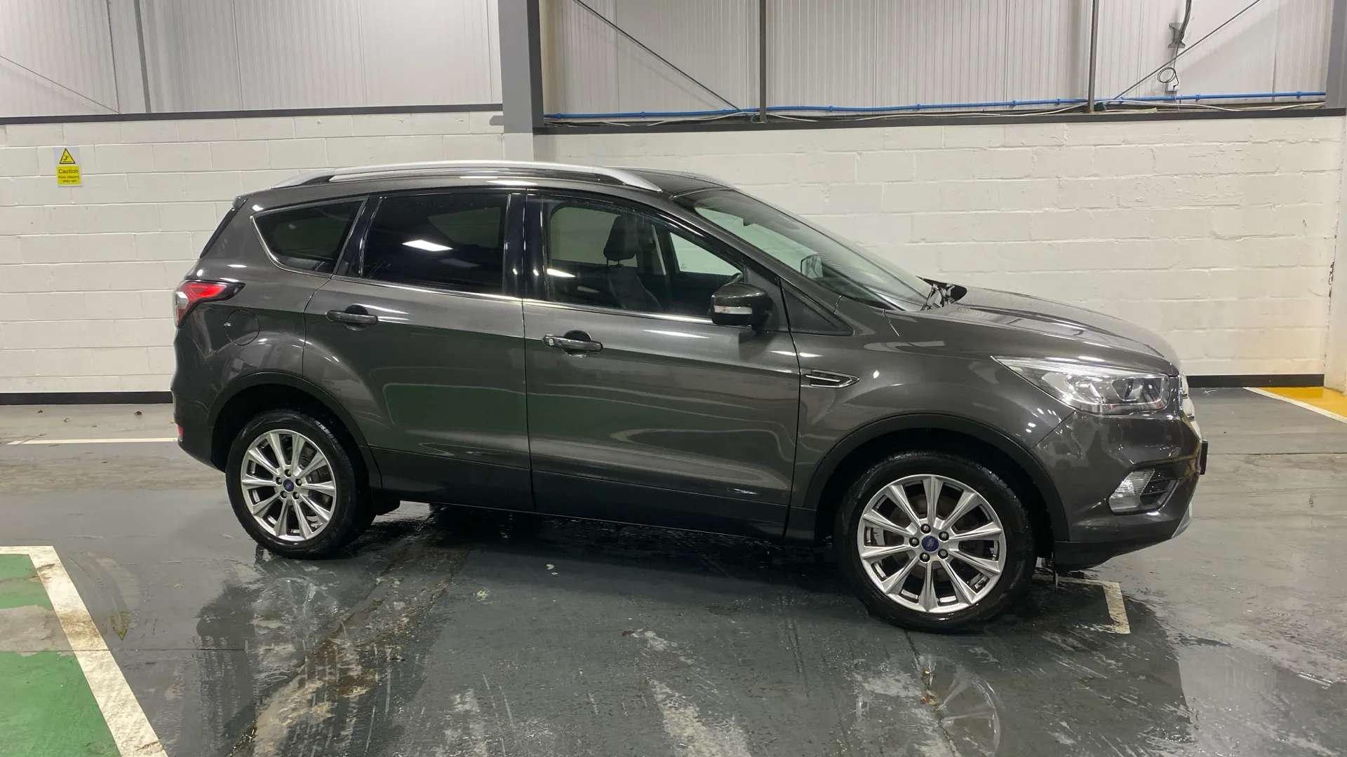 A 2019 FORD KUGA 2.0 TDCi Titanium Edition 2WD A 2019 FORD KUGA 2.0 TDCi Titanium Edition 2WD