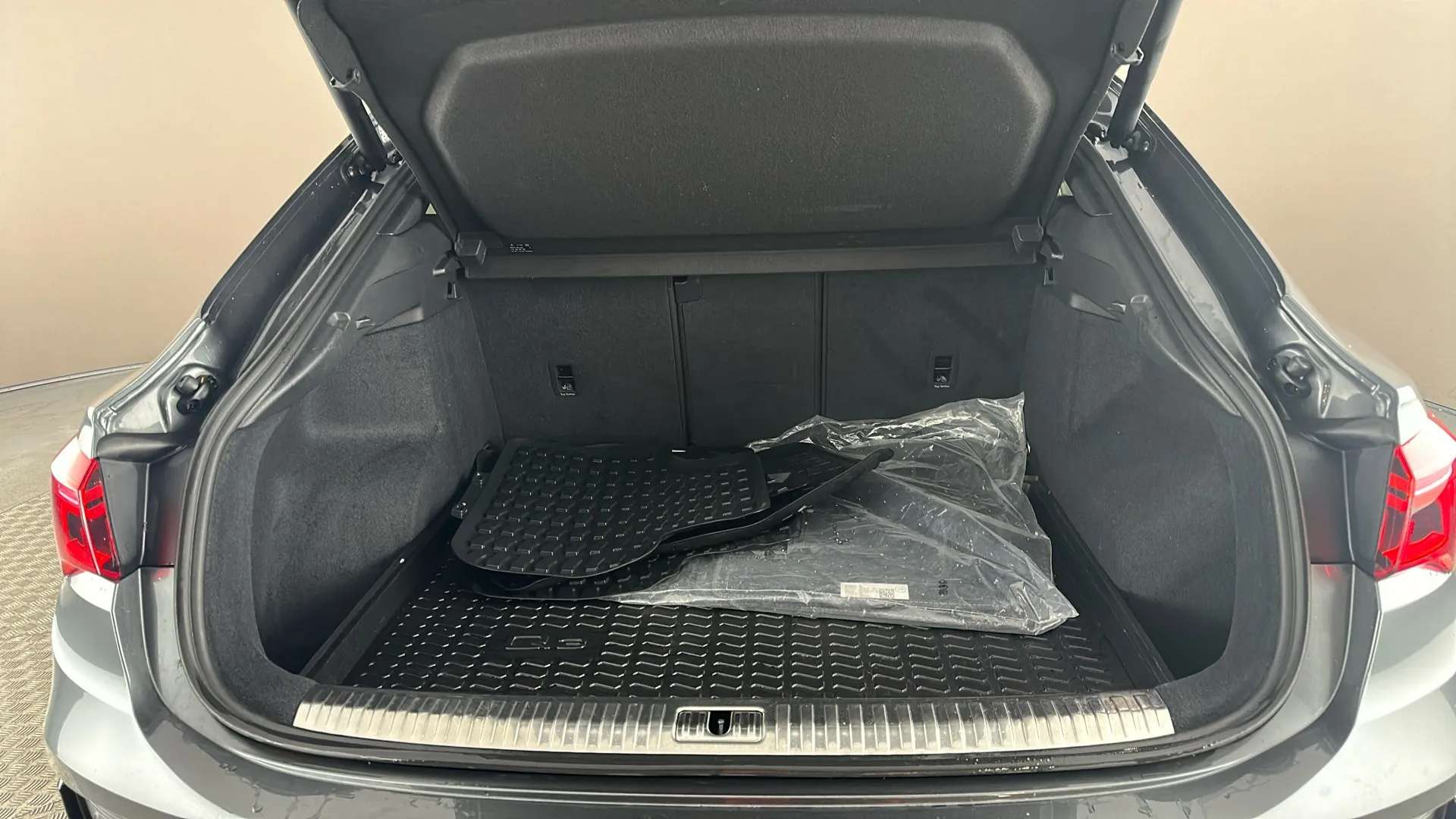 2020 AUDI Q3 2020 AUDI Q3