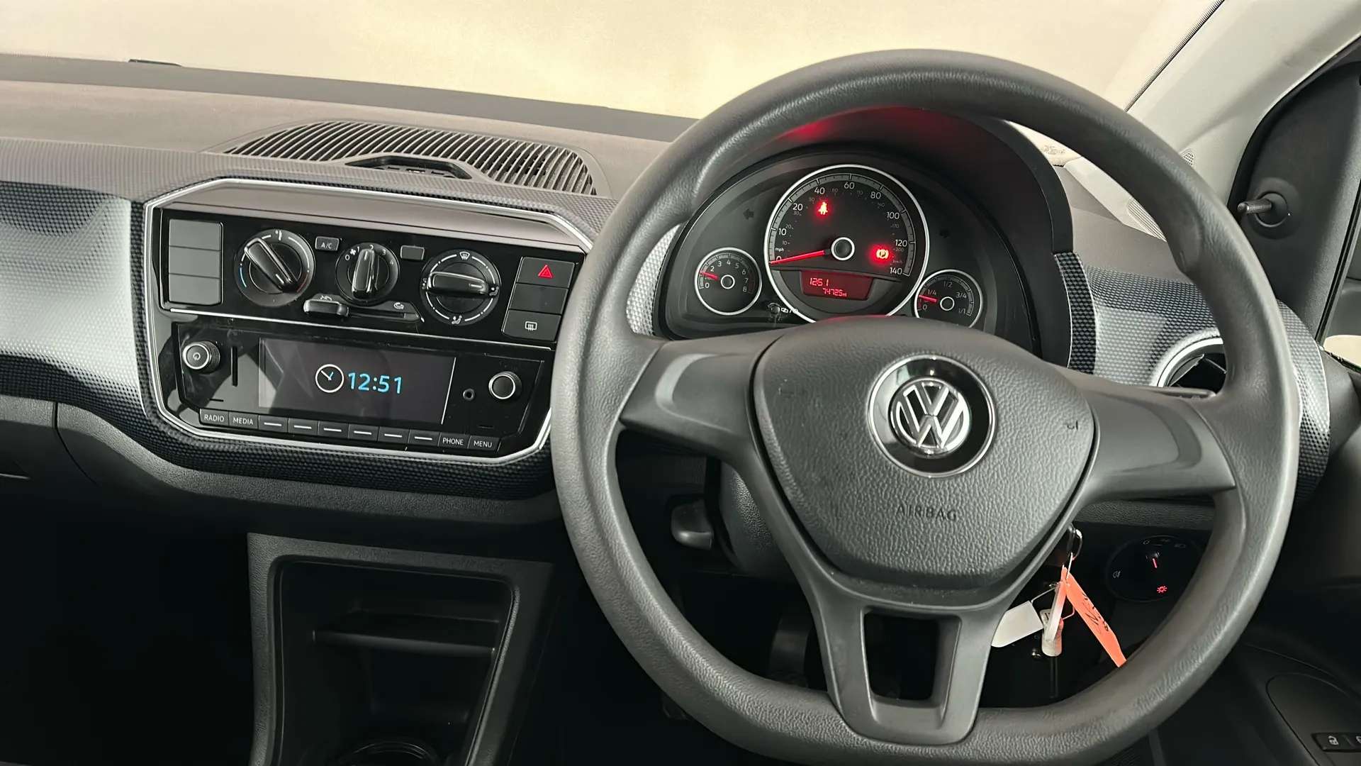 2017 VOLKSWAGEN UP 2017 VOLKSWAGEN UP