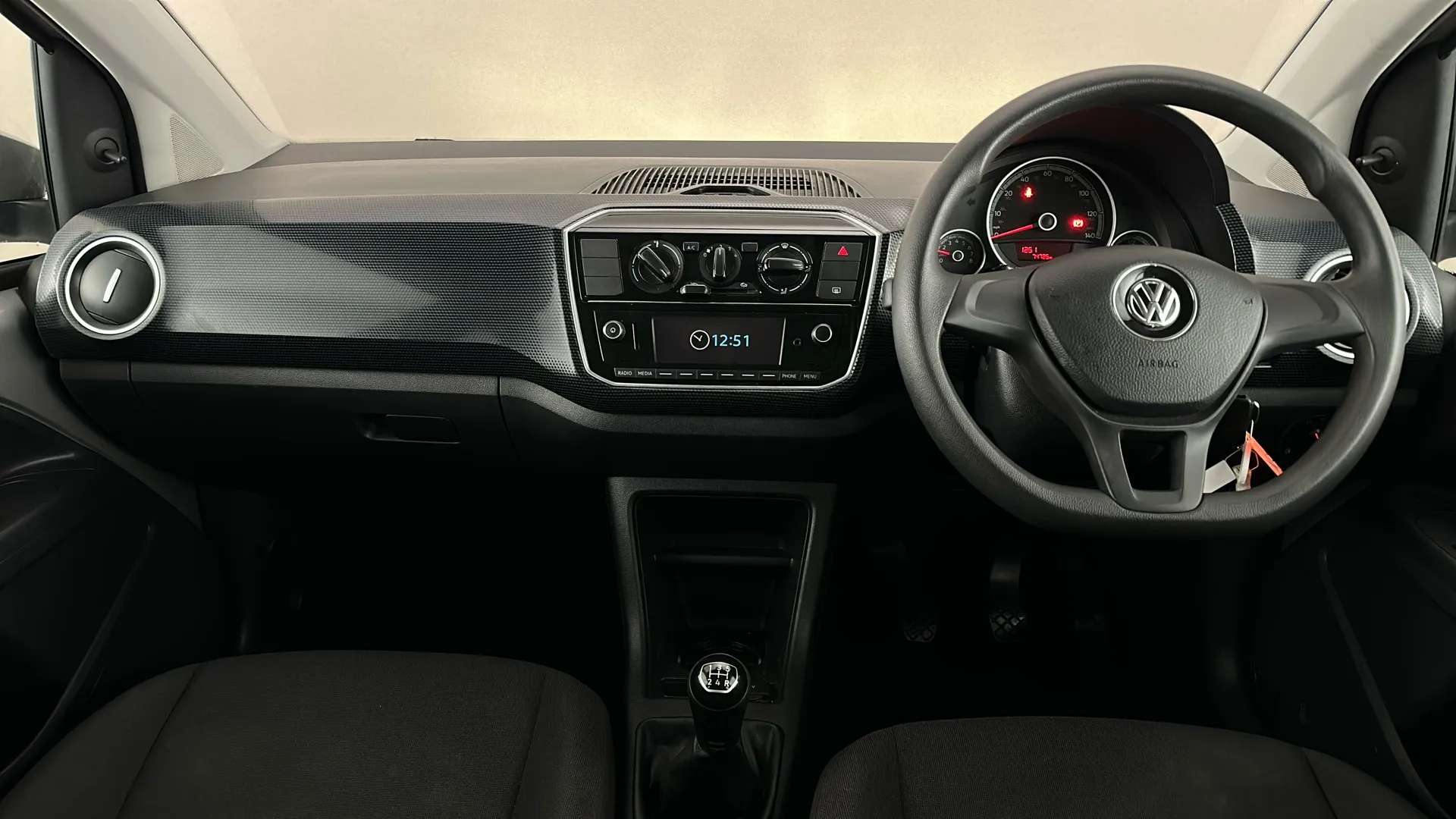 2017 VOLKSWAGEN UP 2017 VOLKSWAGEN UP