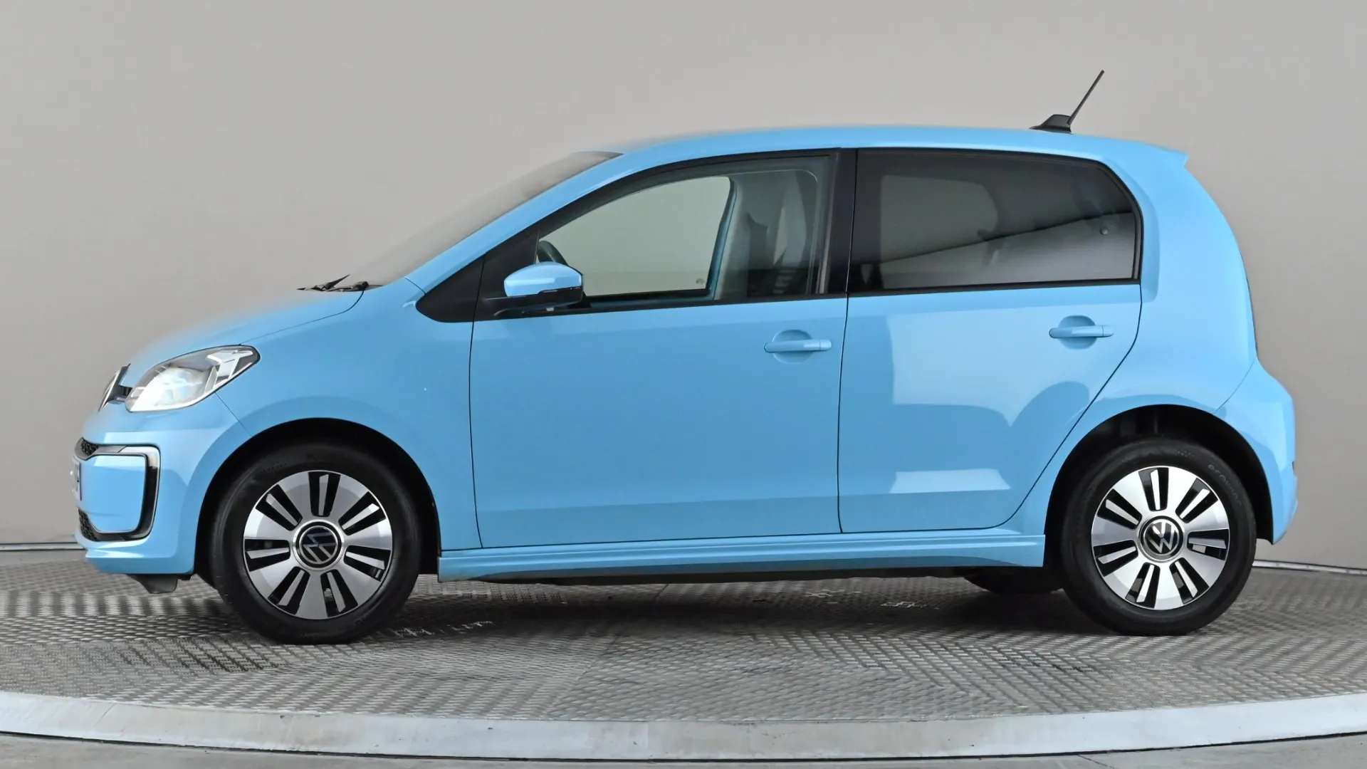 A 2022 VOLKSWAGEN UP 60kW E-Up 32kWh Auto A 2022 VOLKSWAGEN UP 60kW E-Up 32kWh Auto