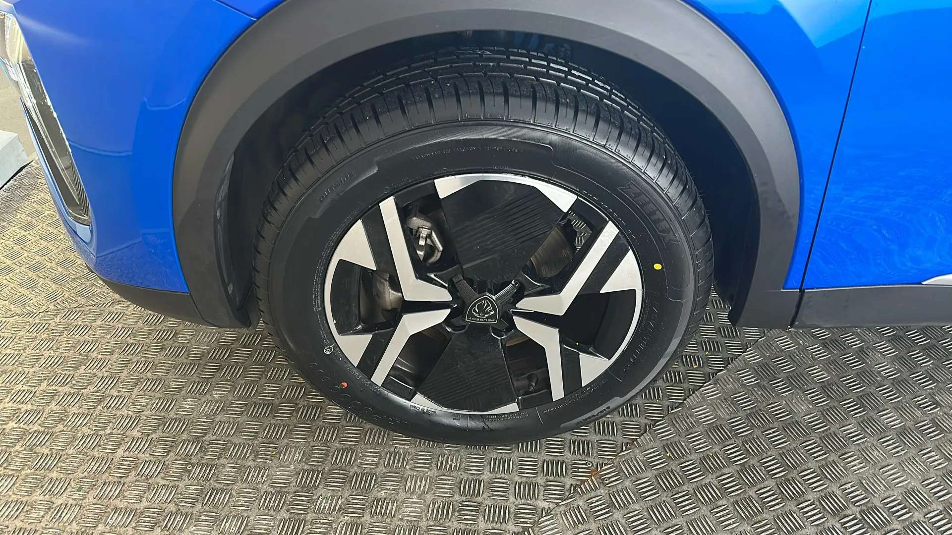 2024 PEUGEOT 2008 2024 PEUGEOT 2008