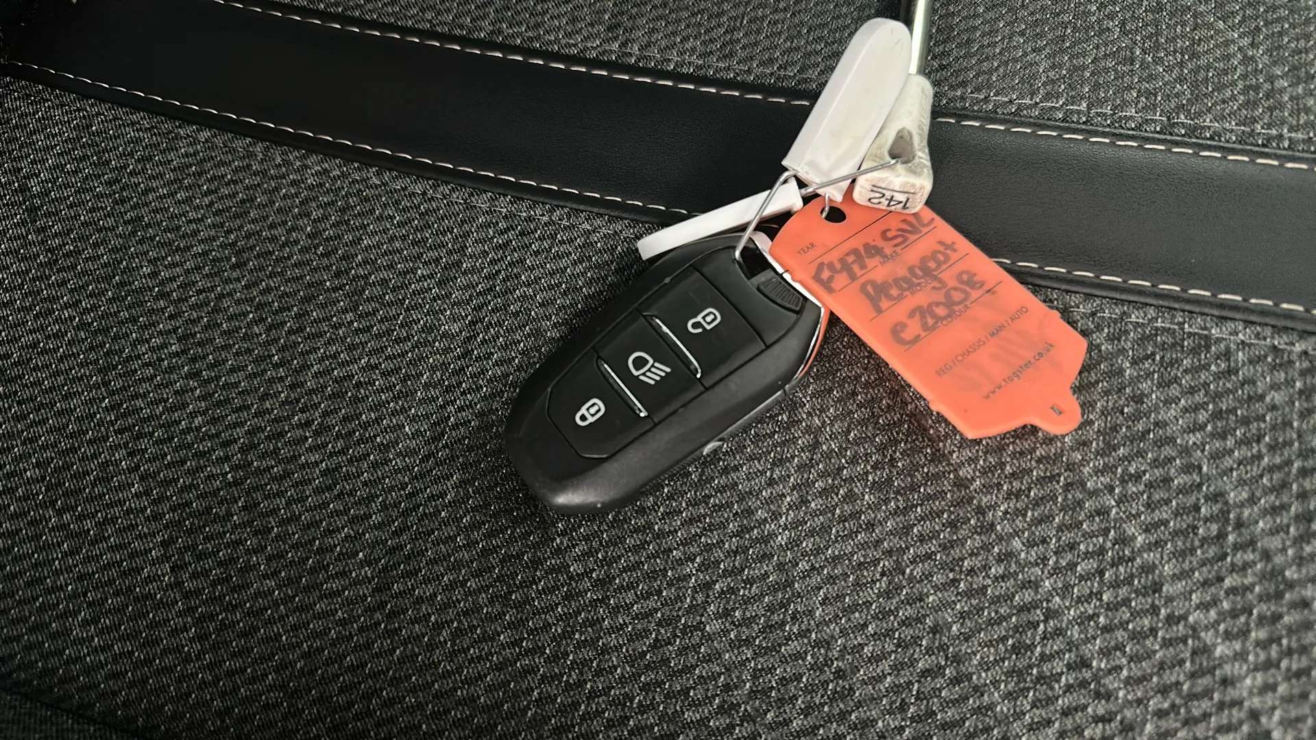 2024 PEUGEOT 2008 2024 PEUGEOT 2008