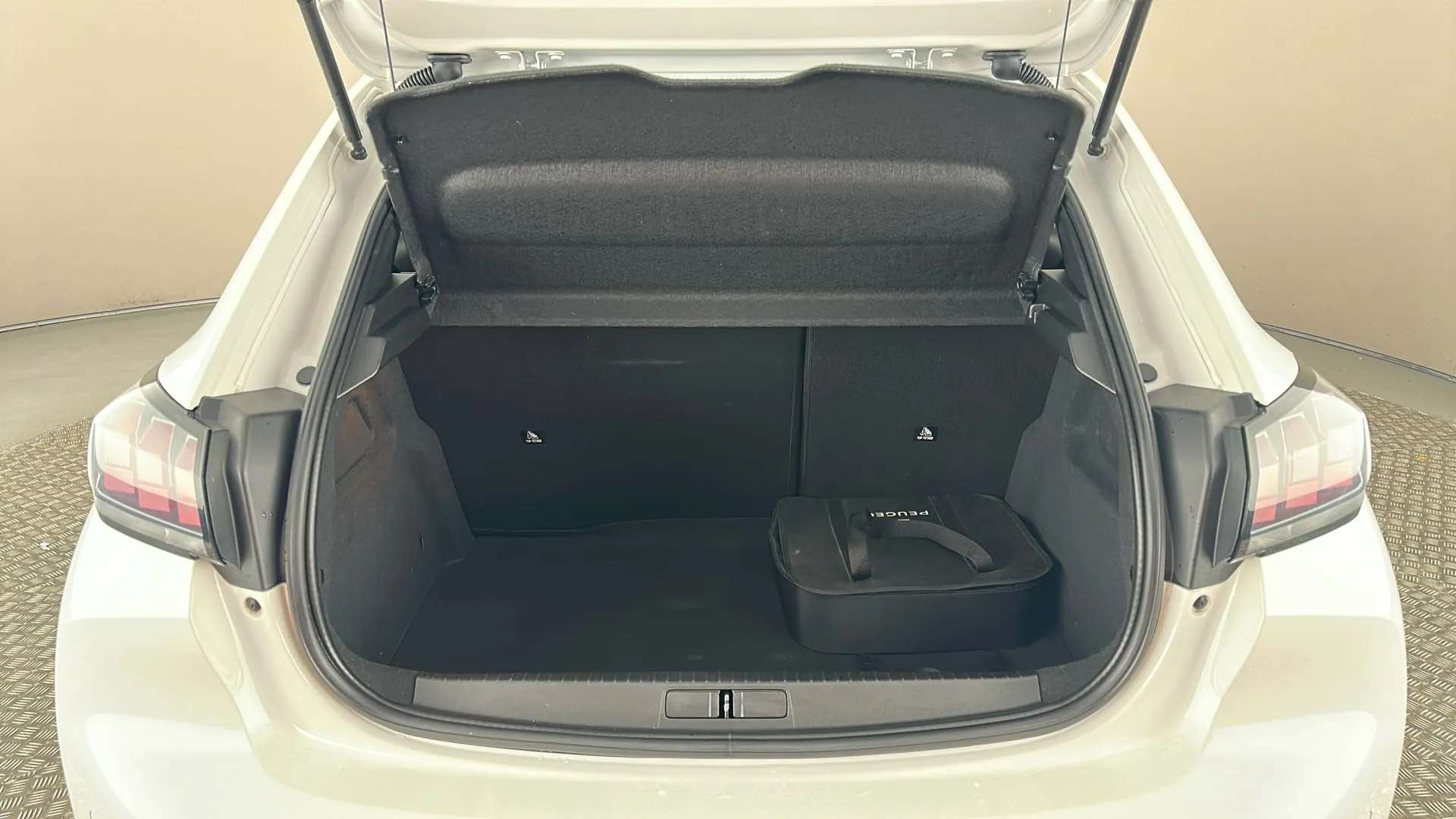2021 PEUGEOT 208 2021 PEUGEOT 208
