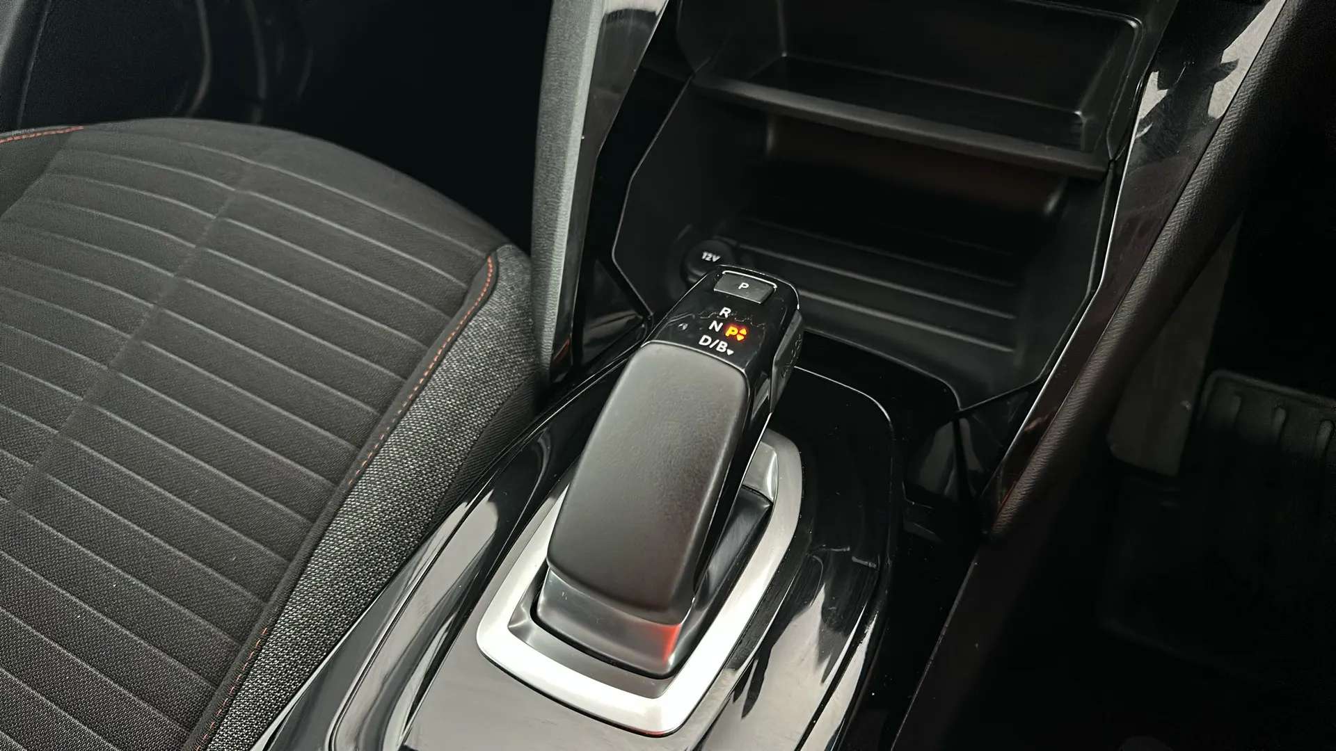2021 PEUGEOT 208 2021 PEUGEOT 208