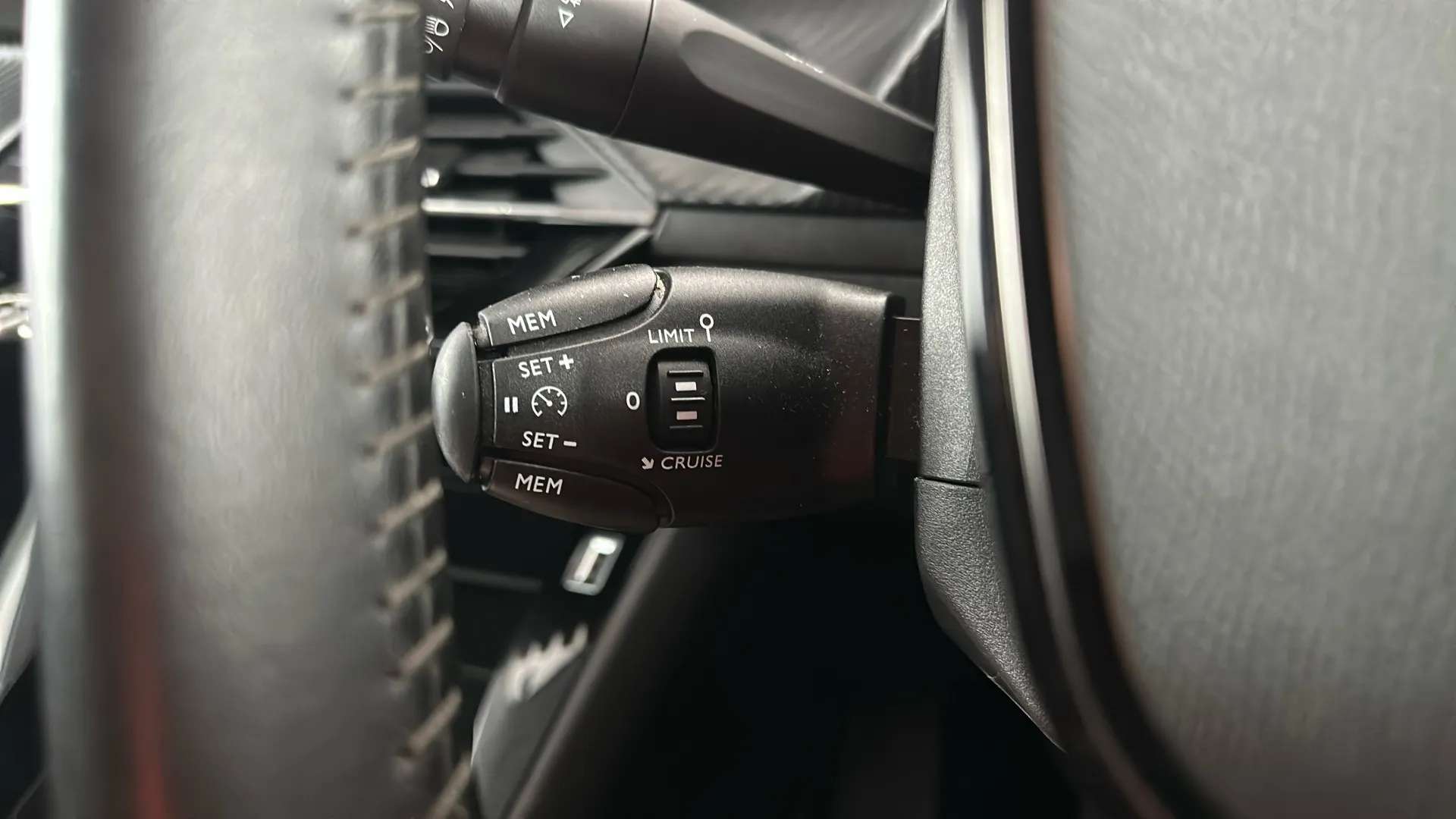 2021 PEUGEOT 208 2021 PEUGEOT 208