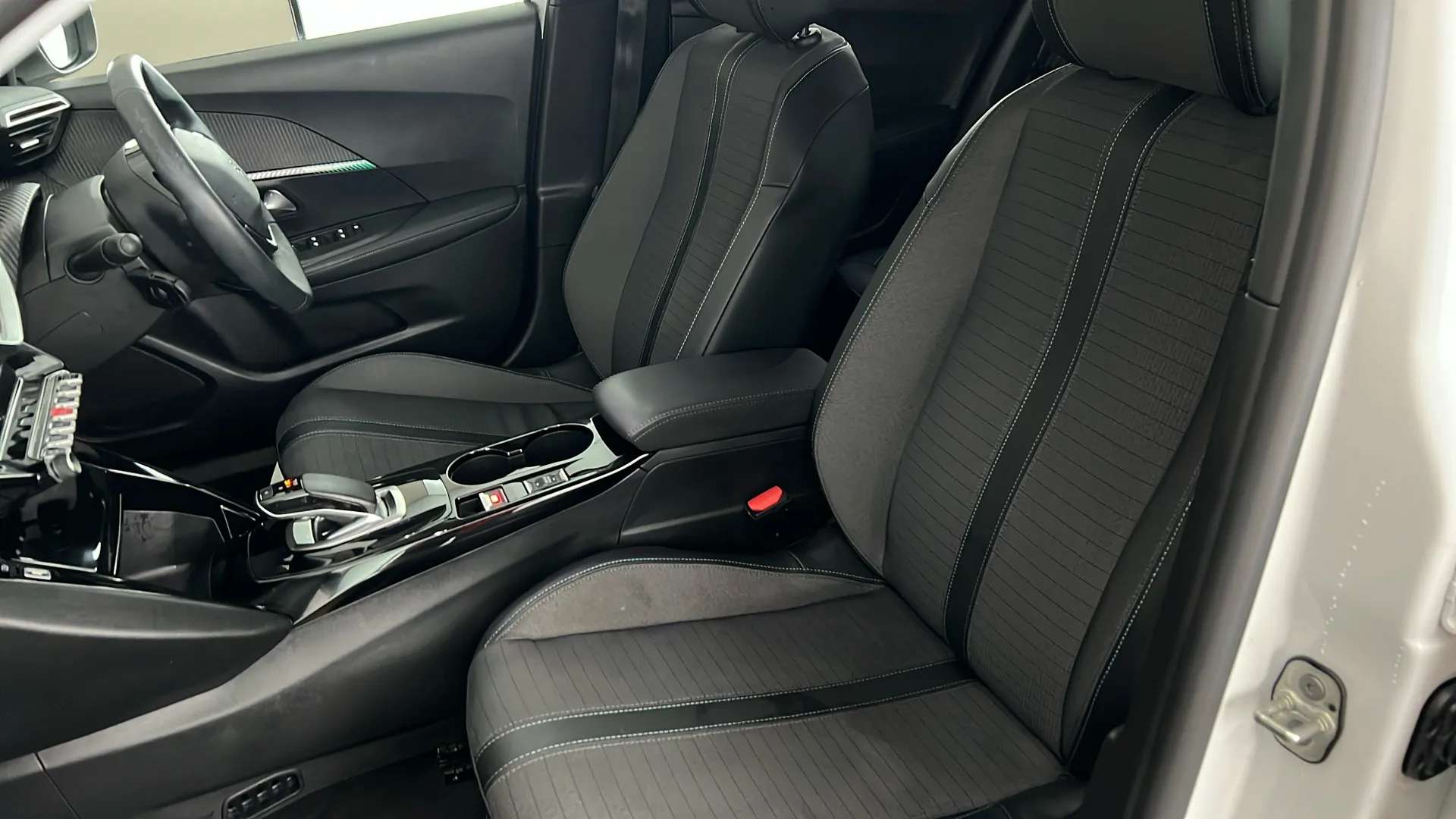 2021 PEUGEOT 2008 2021 PEUGEOT 2008