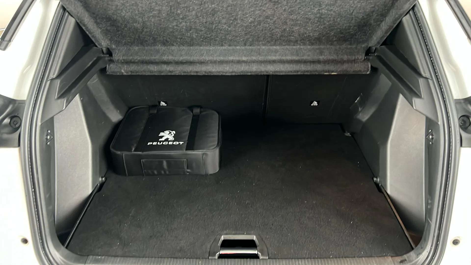 2021 PEUGEOT 2008 2021 PEUGEOT 2008