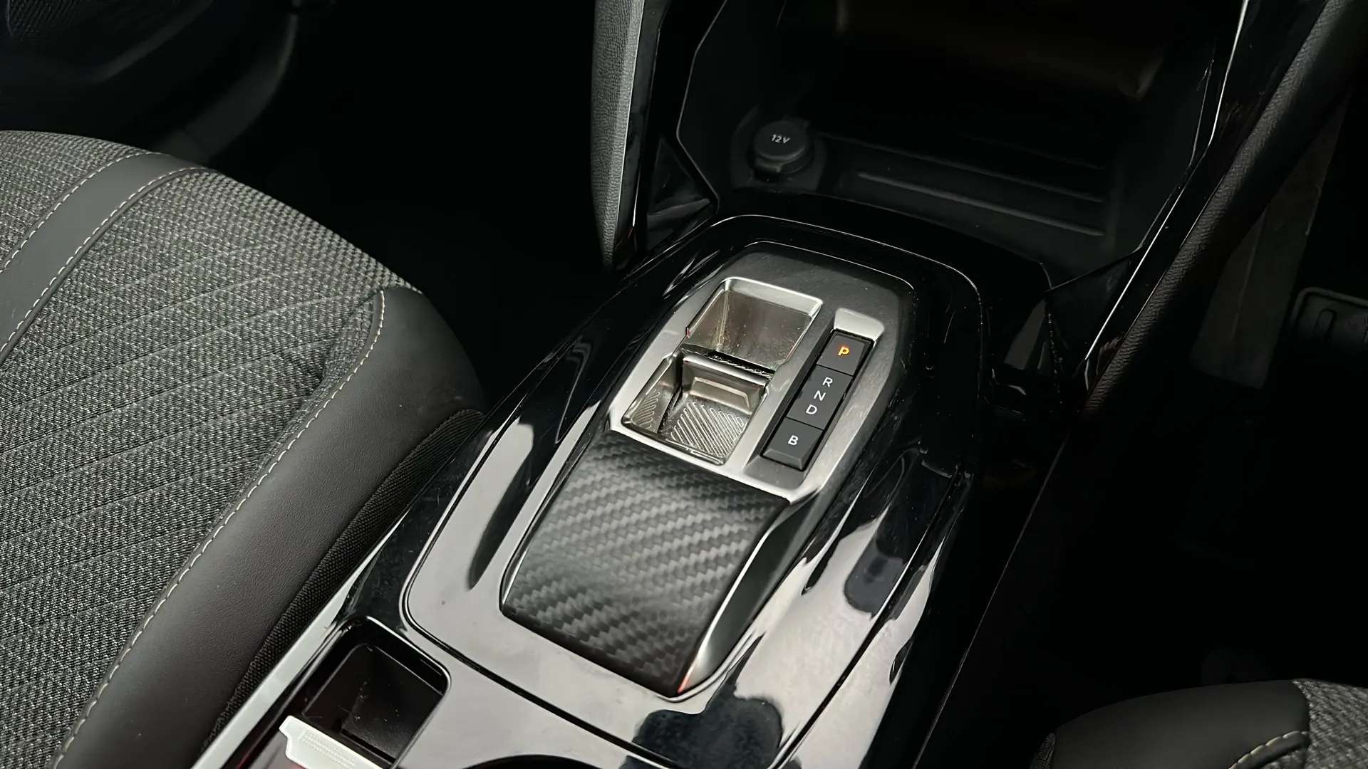 2024 PEUGEOT 2008 2024 PEUGEOT 2008