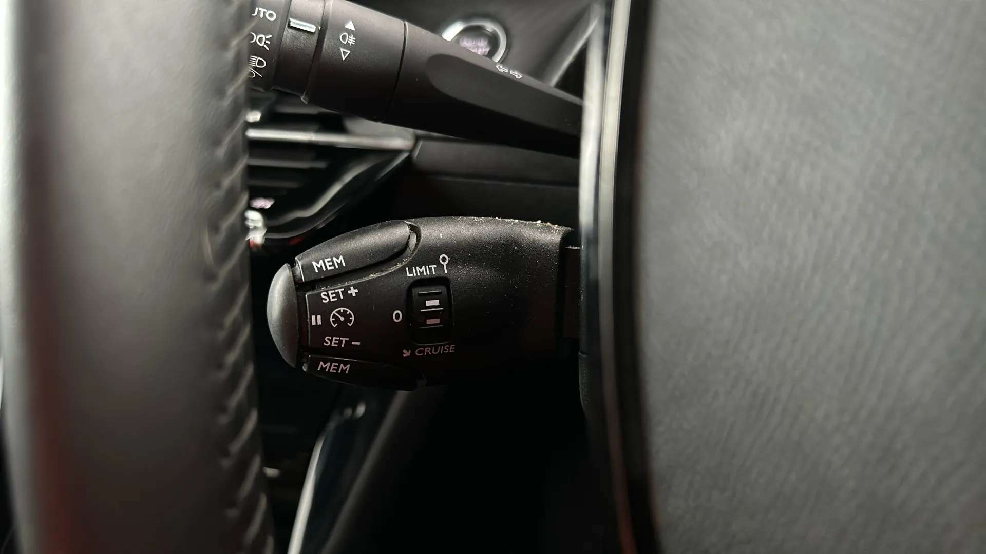 2024 PEUGEOT 2008 2024 PEUGEOT 2008