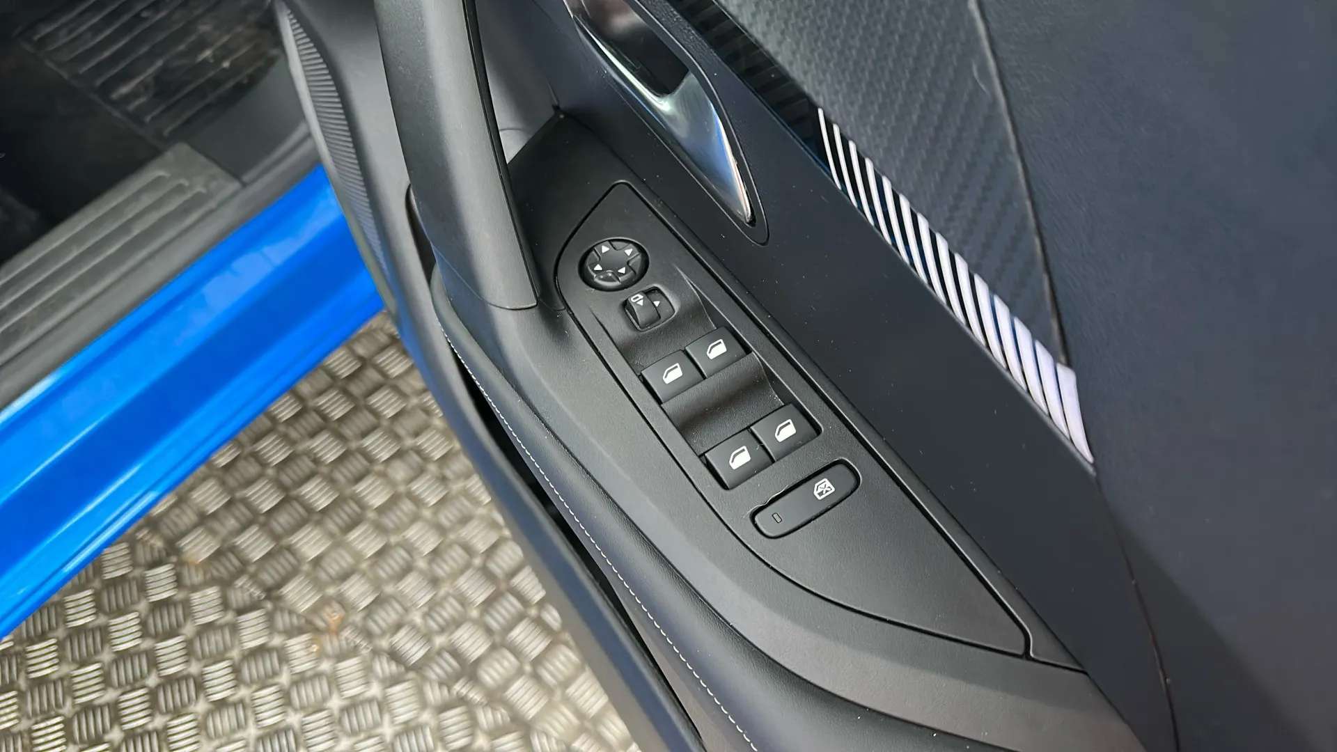 2024 PEUGEOT 2008 2024 PEUGEOT 2008
