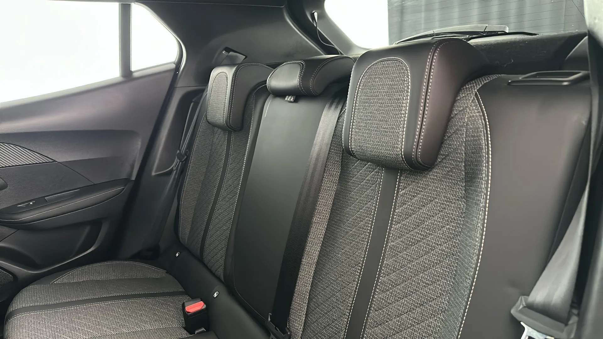 2024 PEUGEOT 2008 2024 PEUGEOT 2008