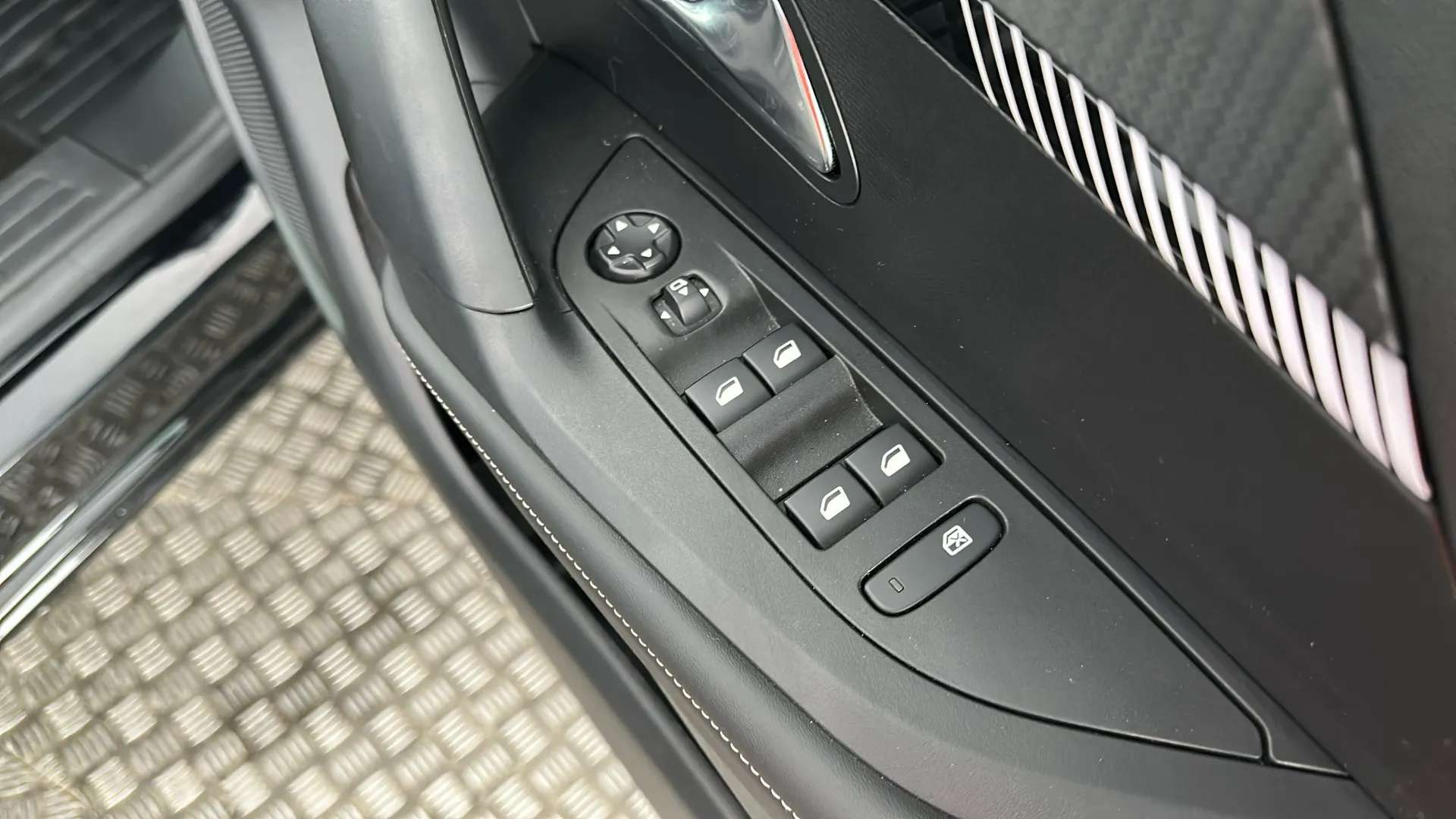 2024 PEUGEOT 2008 2024 PEUGEOT 2008