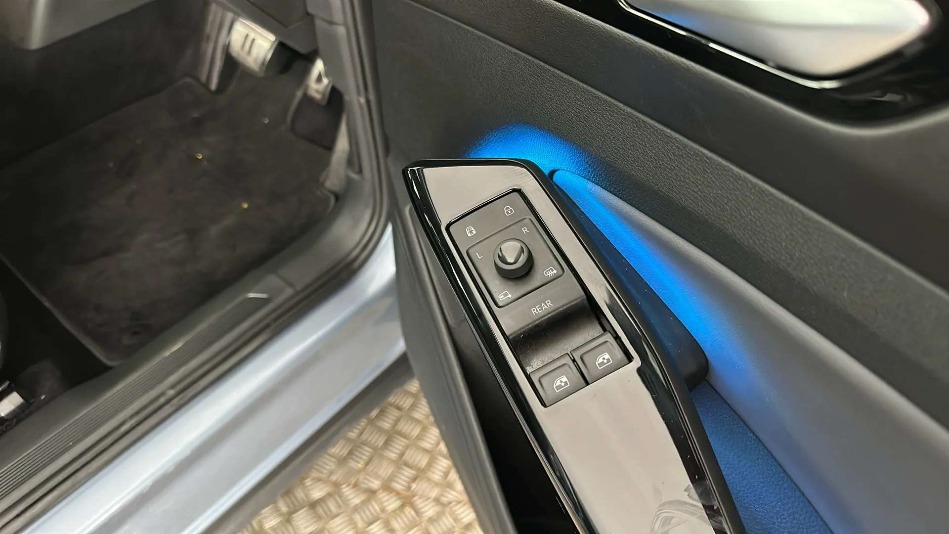 2023 VOLKSWAGEN ID.4 2023 VOLKSWAGEN ID.4