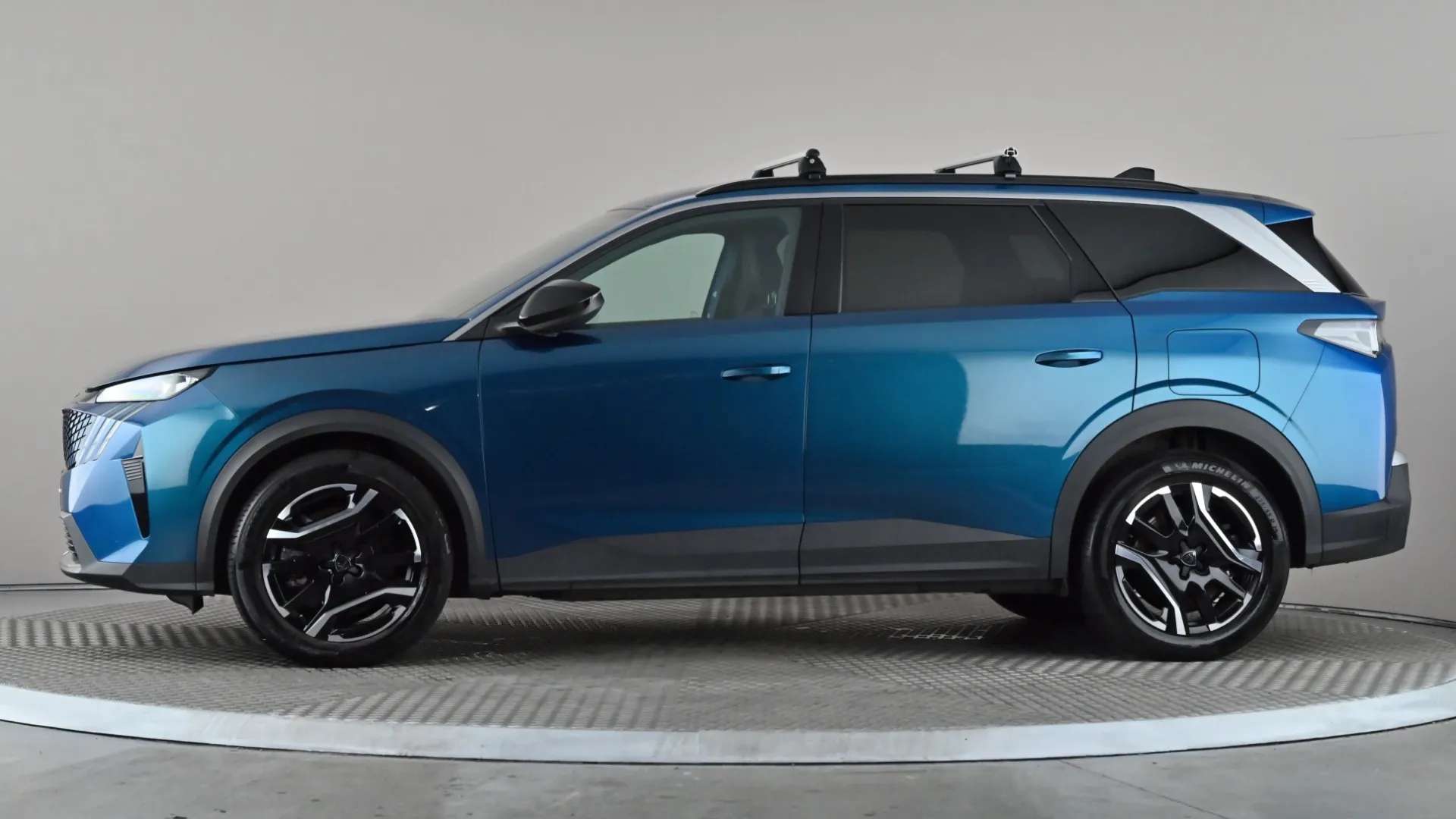 A 2025 PEUGEOT 5008 157kW Allure 73kWh Auto A 2025 PEUGEOT 5008 157kW Allure 73kWh Auto