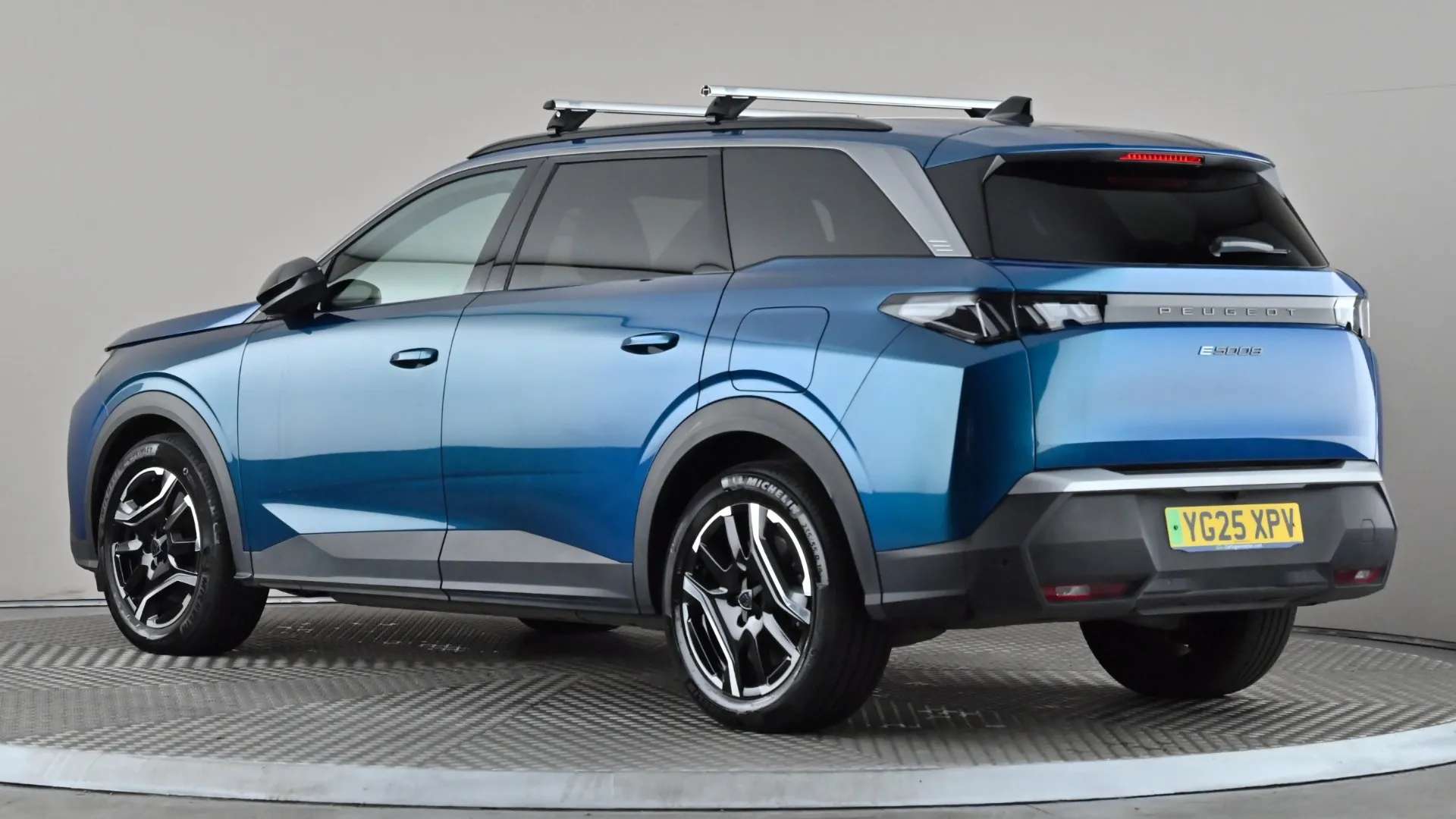 A 2025 PEUGEOT 5008 157kW Allure 73kWh Auto A 2025 PEUGEOT 5008 157kW Allure 73kWh Auto