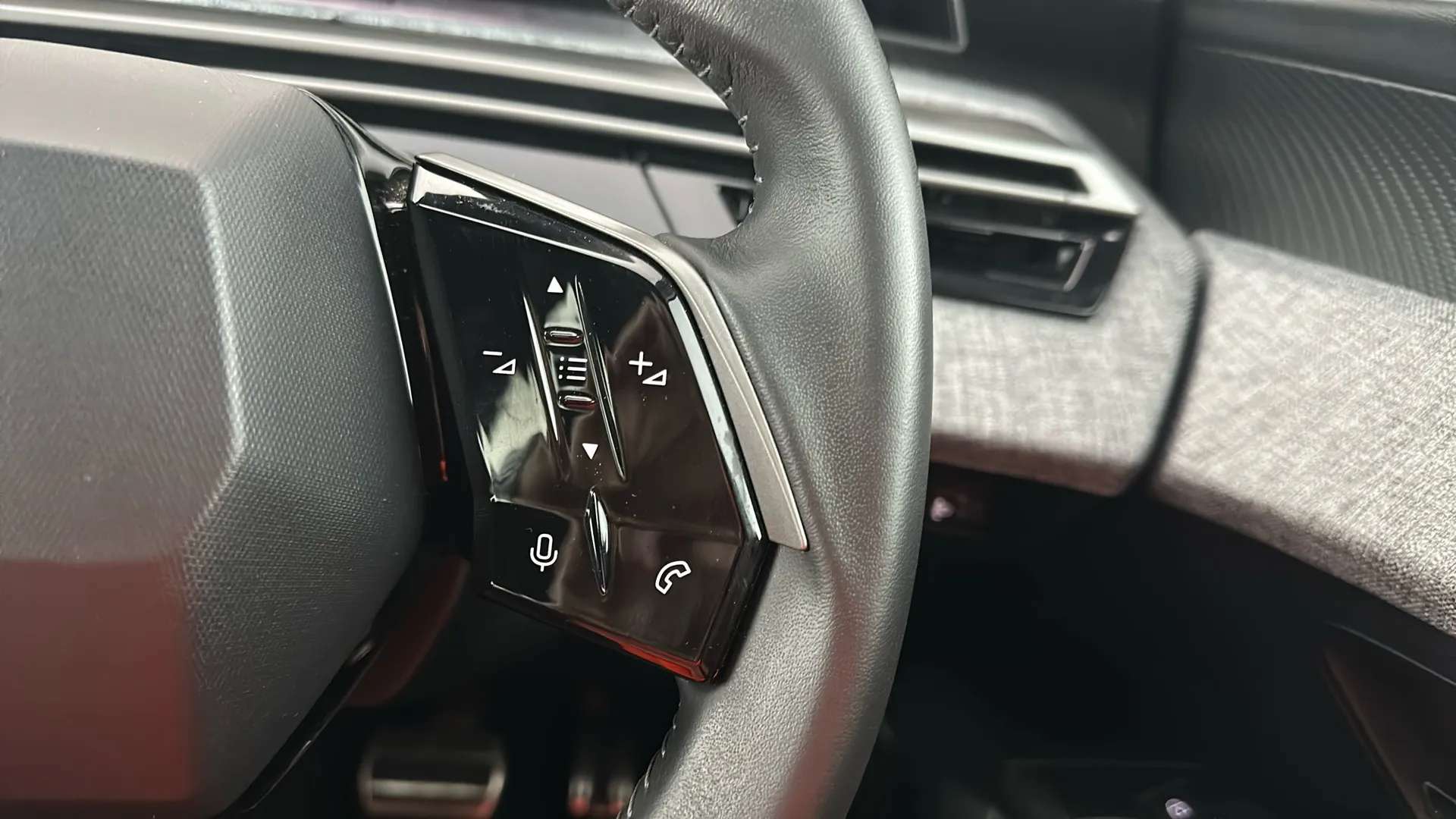 2025 PEUGEOT 5008 2025 PEUGEOT 5008