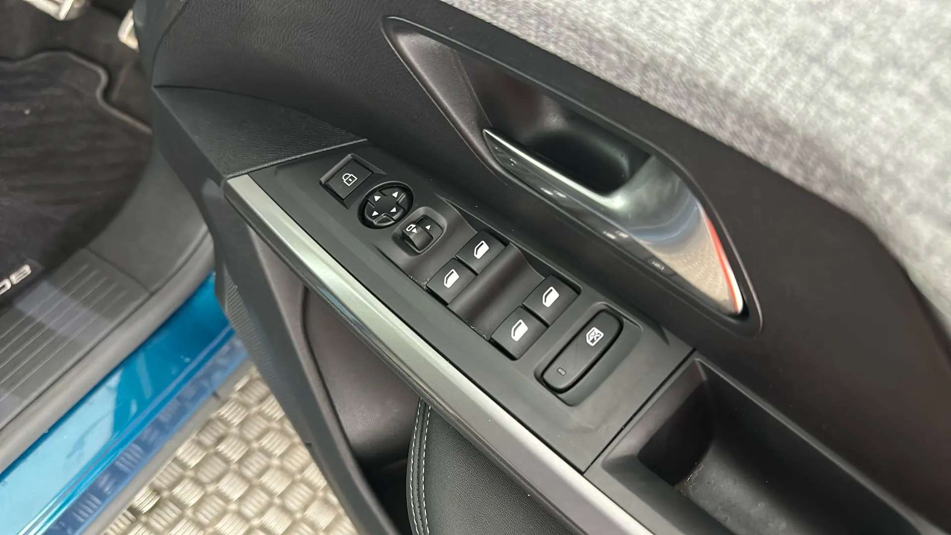 2025 PEUGEOT 5008 2025 PEUGEOT 5008