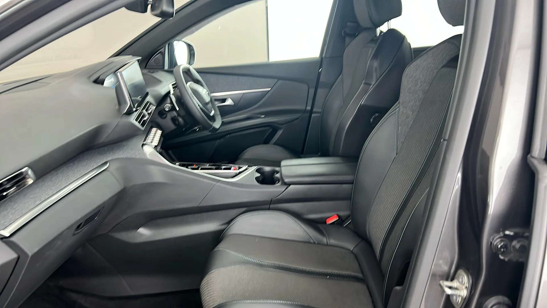 2023 PEUGEOT 5008 2023 PEUGEOT 5008