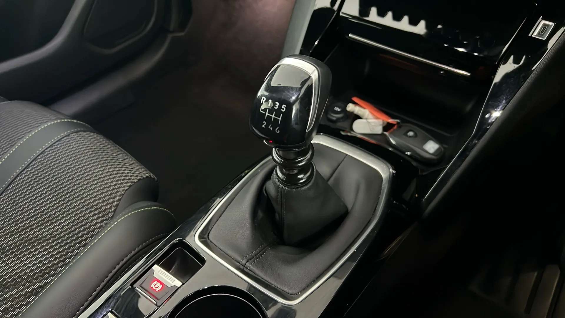 2024 PEUGEOT 208 2024 PEUGEOT 208