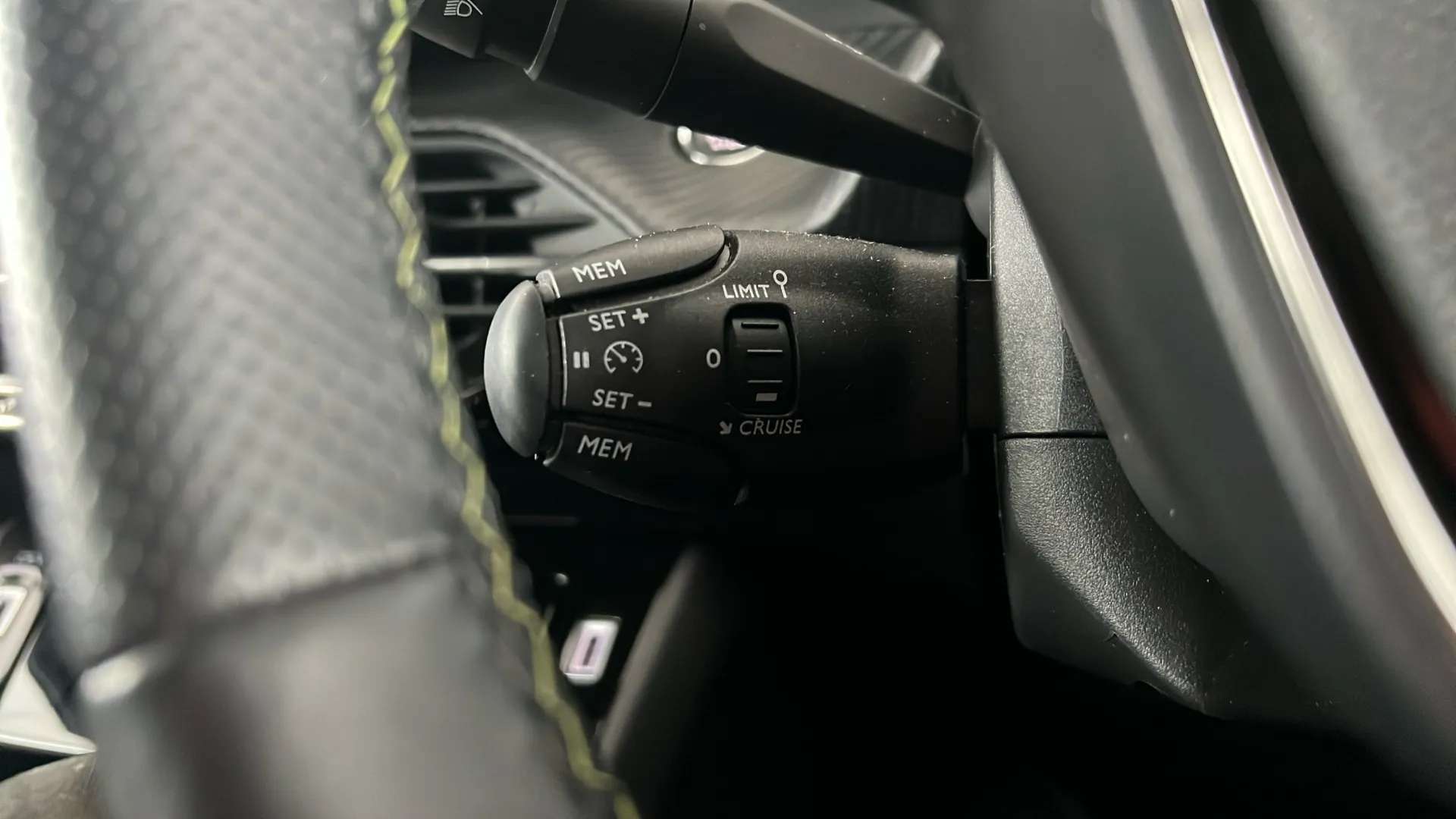 2024 PEUGEOT 208 2024 PEUGEOT 208