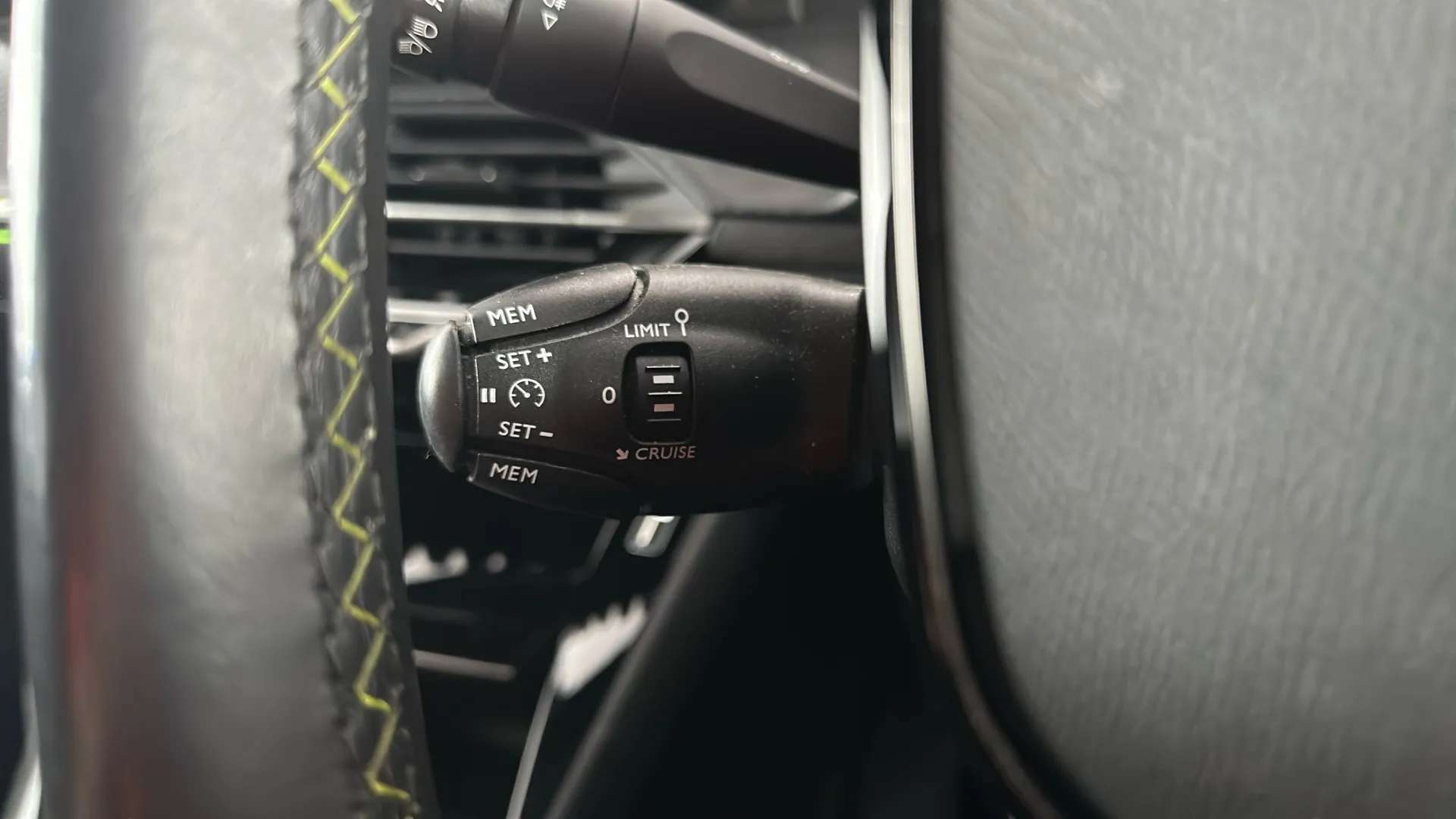 2023 PEUGEOT 208 2023 PEUGEOT 208