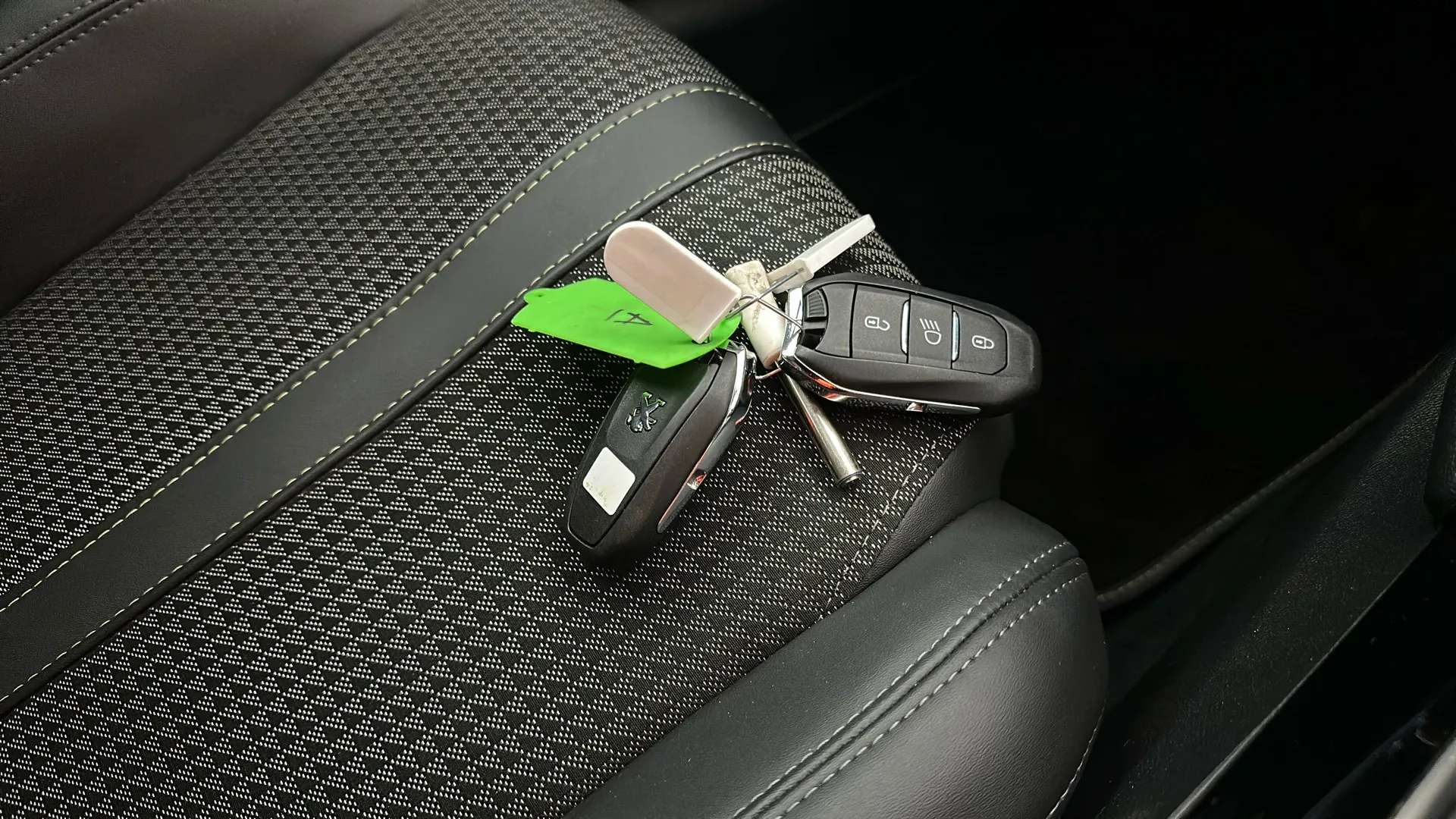 2023 PEUGEOT 208 2023 PEUGEOT 208