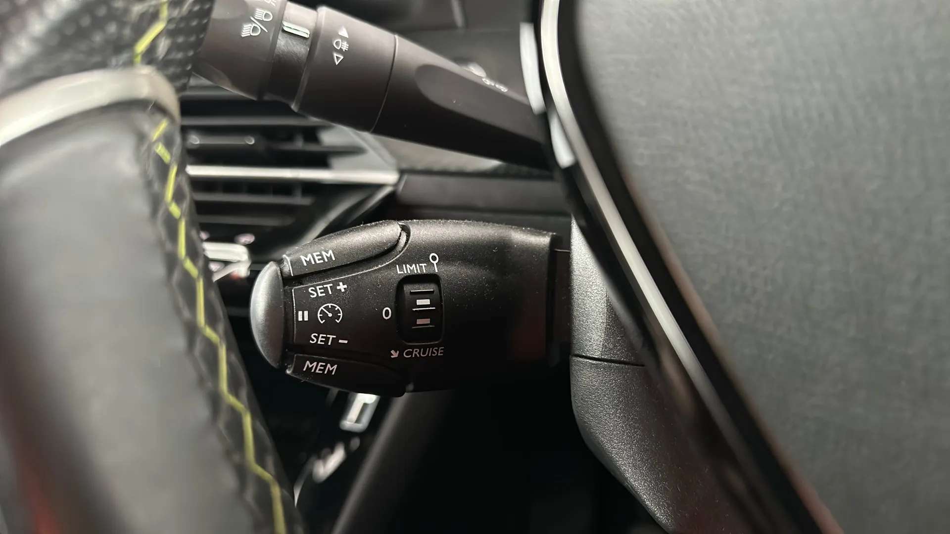 2023 PEUGEOT 208 2023 PEUGEOT 208